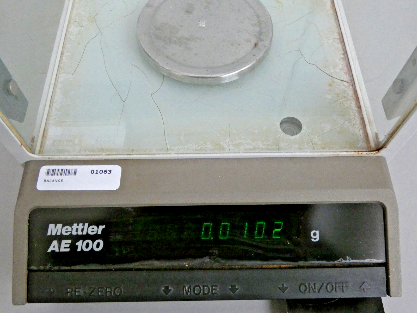 Mettler Toledo AE 100 Analytical Balance, 0.1 mg to 100g