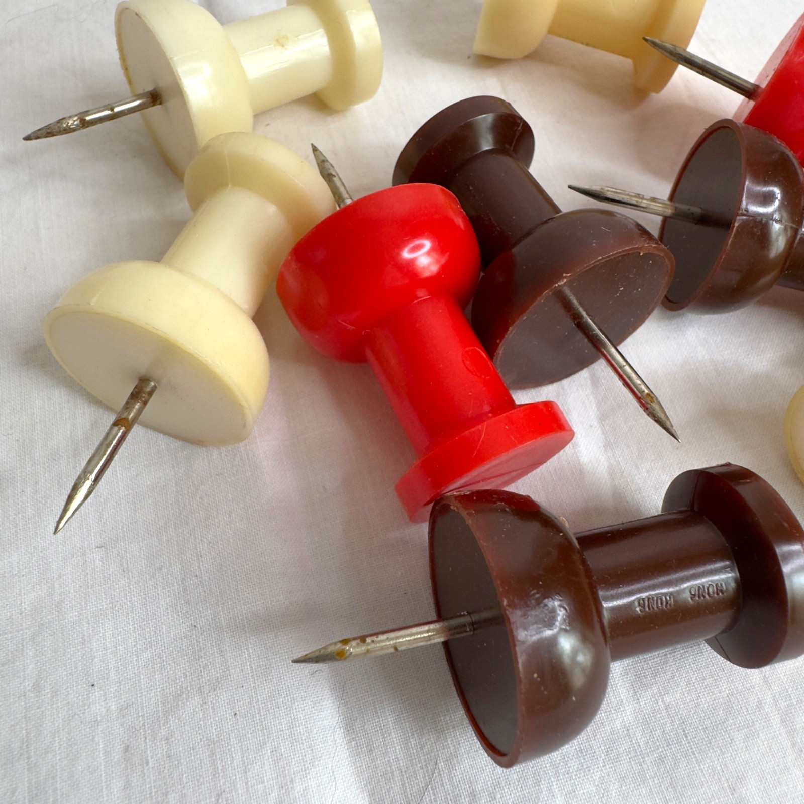 MCM Pop-Art LARGE 2″ PUSH-PINS Red BROWN White HONG KONG Retro OFFICE Supplies