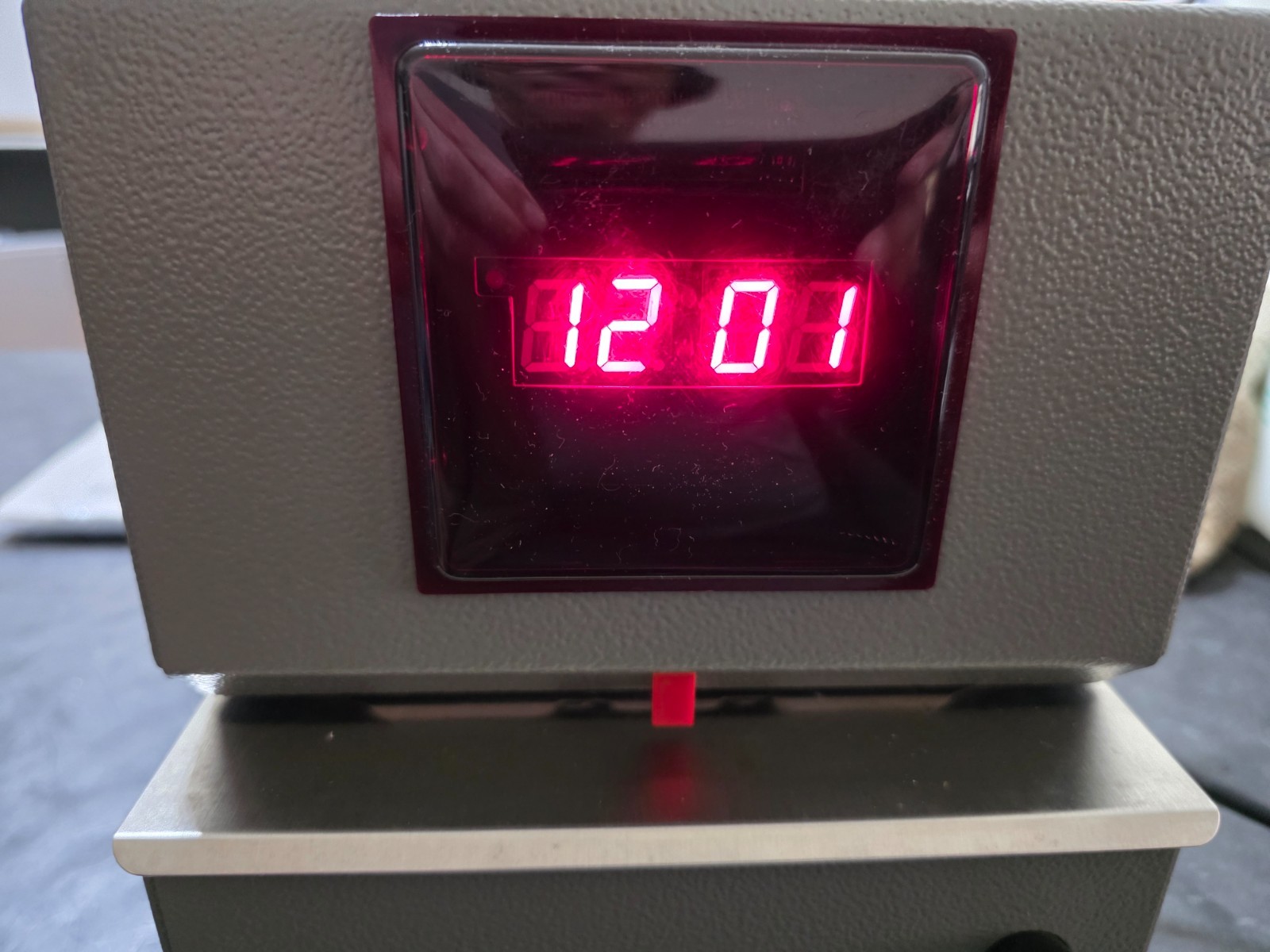 Lathem 2101 DD Time Clock w/ Key heavy duty stamp clock timer