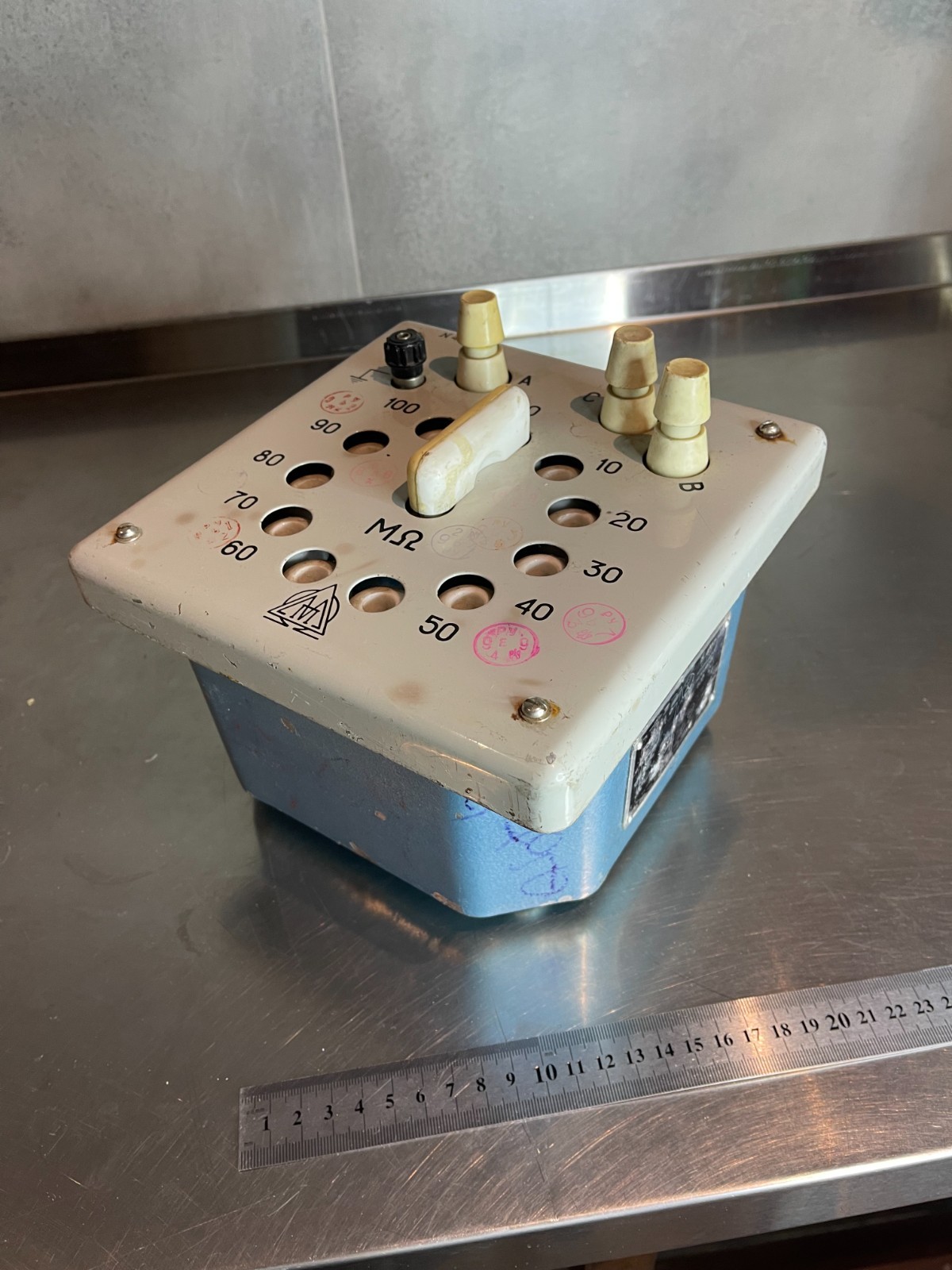 0 10 20 30 40 50 60 70 80 90 100 MOhm Resistance Standard Box 0.02% 600V