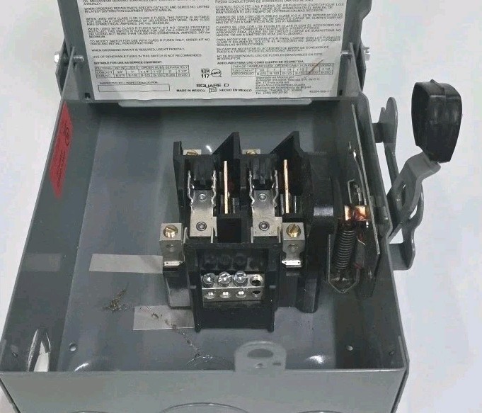 Square D Electrical Breaker Box D221NRB Series E3 General Duty Safety Switch 30A