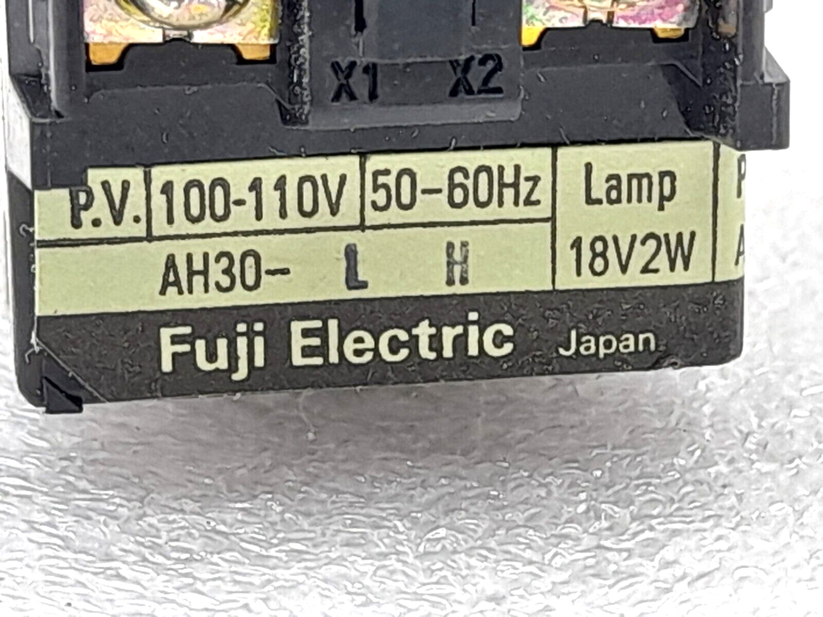 Fuji Electric AH30 L2G10H Pushbutton Switch AH30-L2 AH30-LH AHX521-H 100-110V 50
