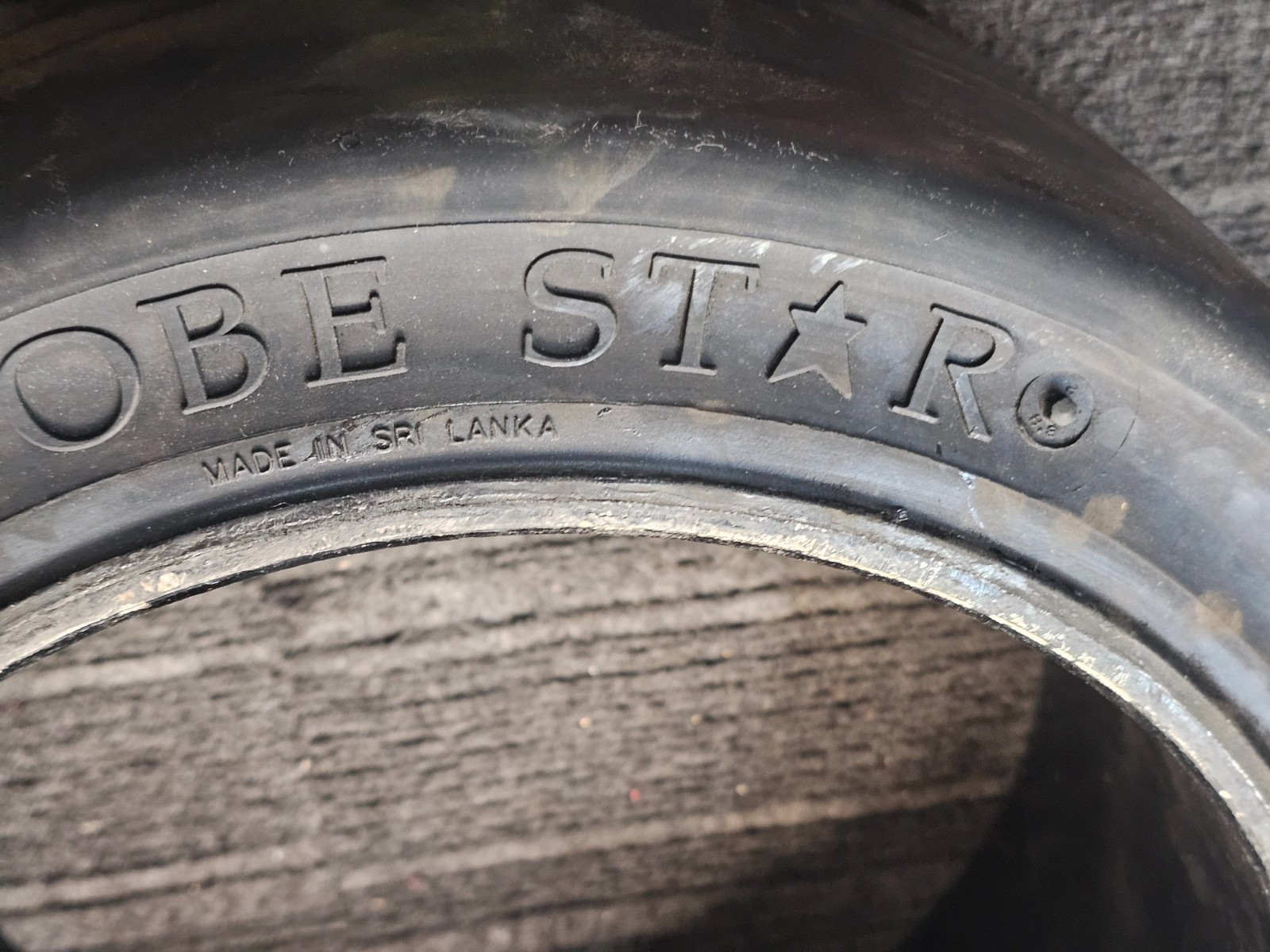 (QTY 1 Globe Star A250601898 Solid Smooth Press-On Forklift Tire 16-1/4x6x11-1/4