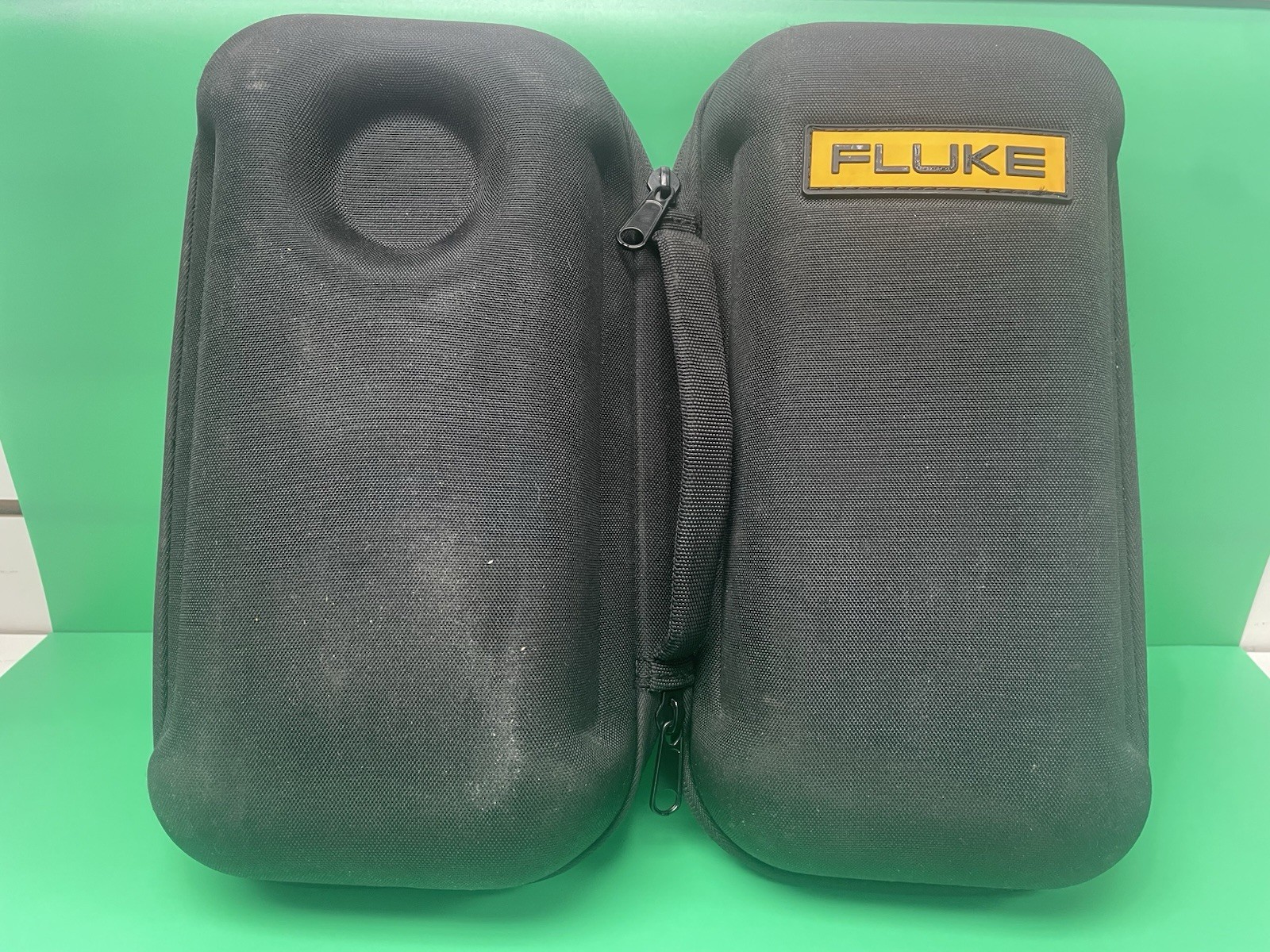 Fluke 1587 FC Insulation Multimeter with Case NEEDS Leads
