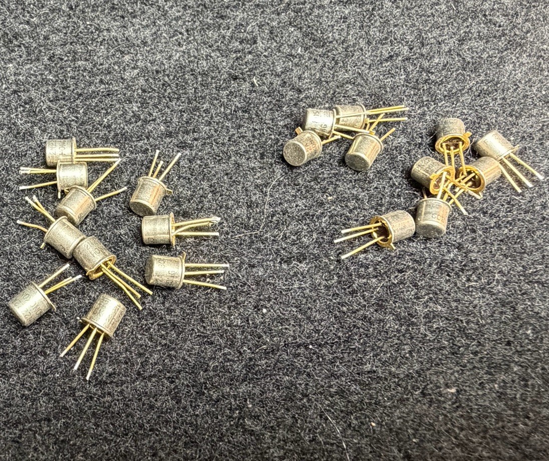 20pcs NOS FAIRCHILD HONG KONG 2N2222A TRANSISTOR W/ GOLD LEADS