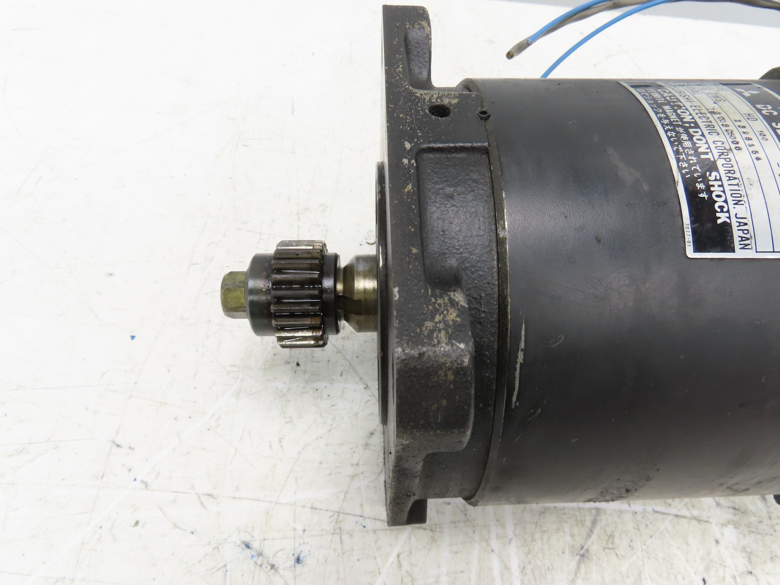 Mitsubishi HD 100-11S DC Servo Motor with Tachometer Generator 30V/1000 RPM