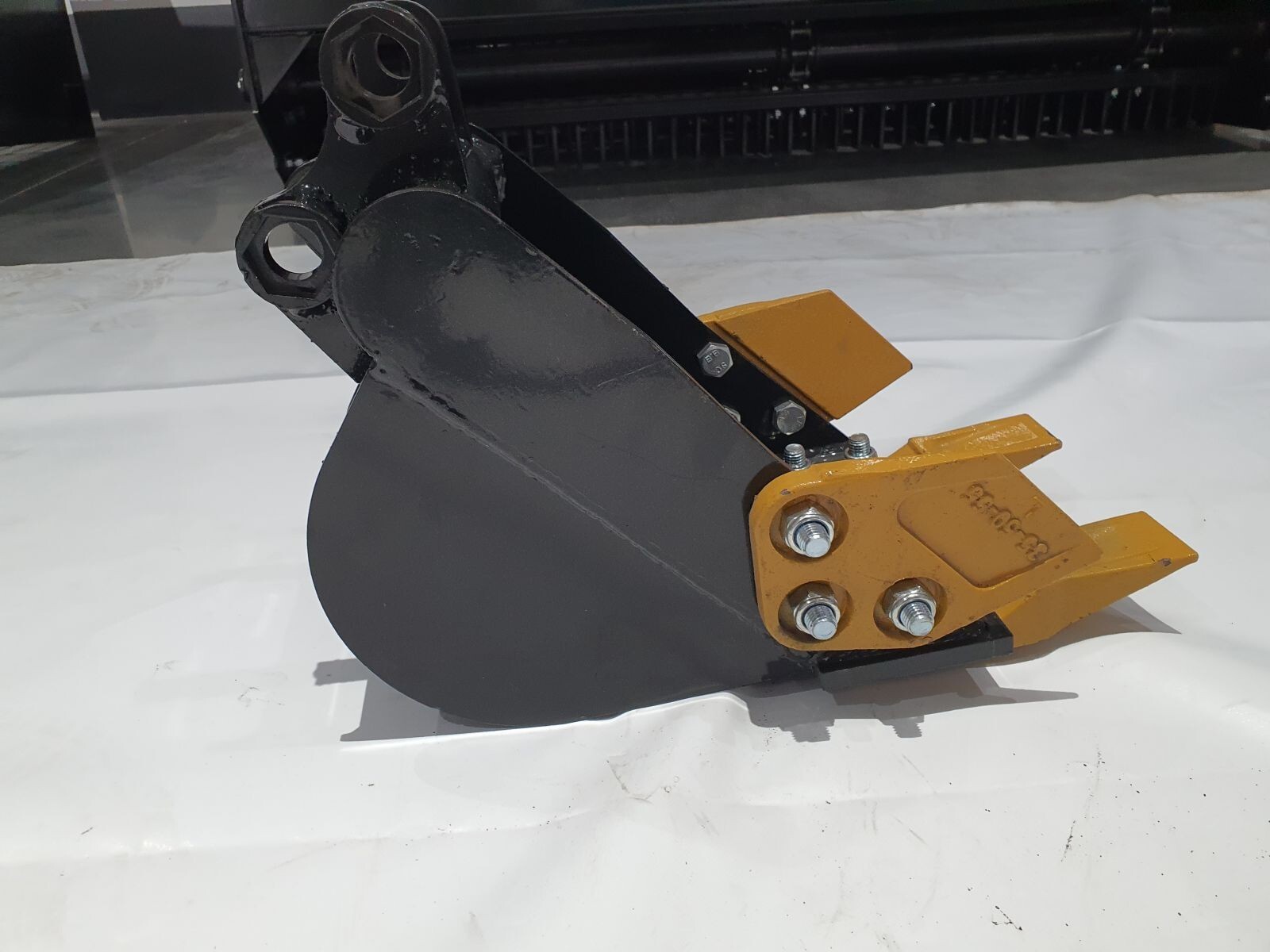 AGT 250mm Narrow Bucket 10 in Tooth Bucket for 0.8-1.5 ton Mini Excavator Digger