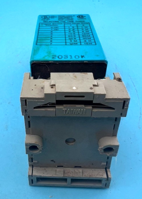 Idec RTE-P11 Electronic Timer Relay Socket 24V 10A 120V 0.1 Sec-10 Min SR2P-05