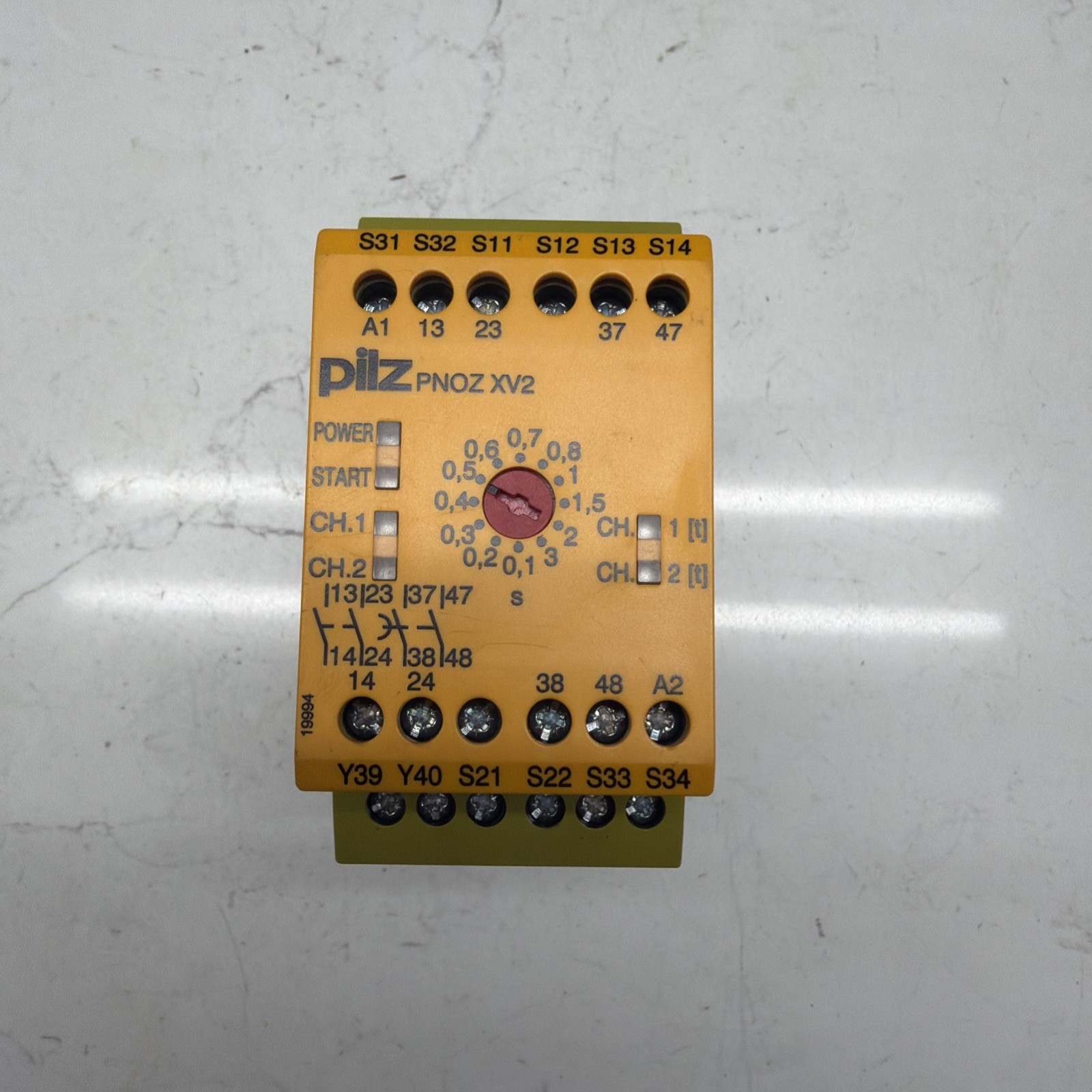 PILZ 777502 PNOZ XV2P 3/24VDC 2n/o 2n/o t safety relay