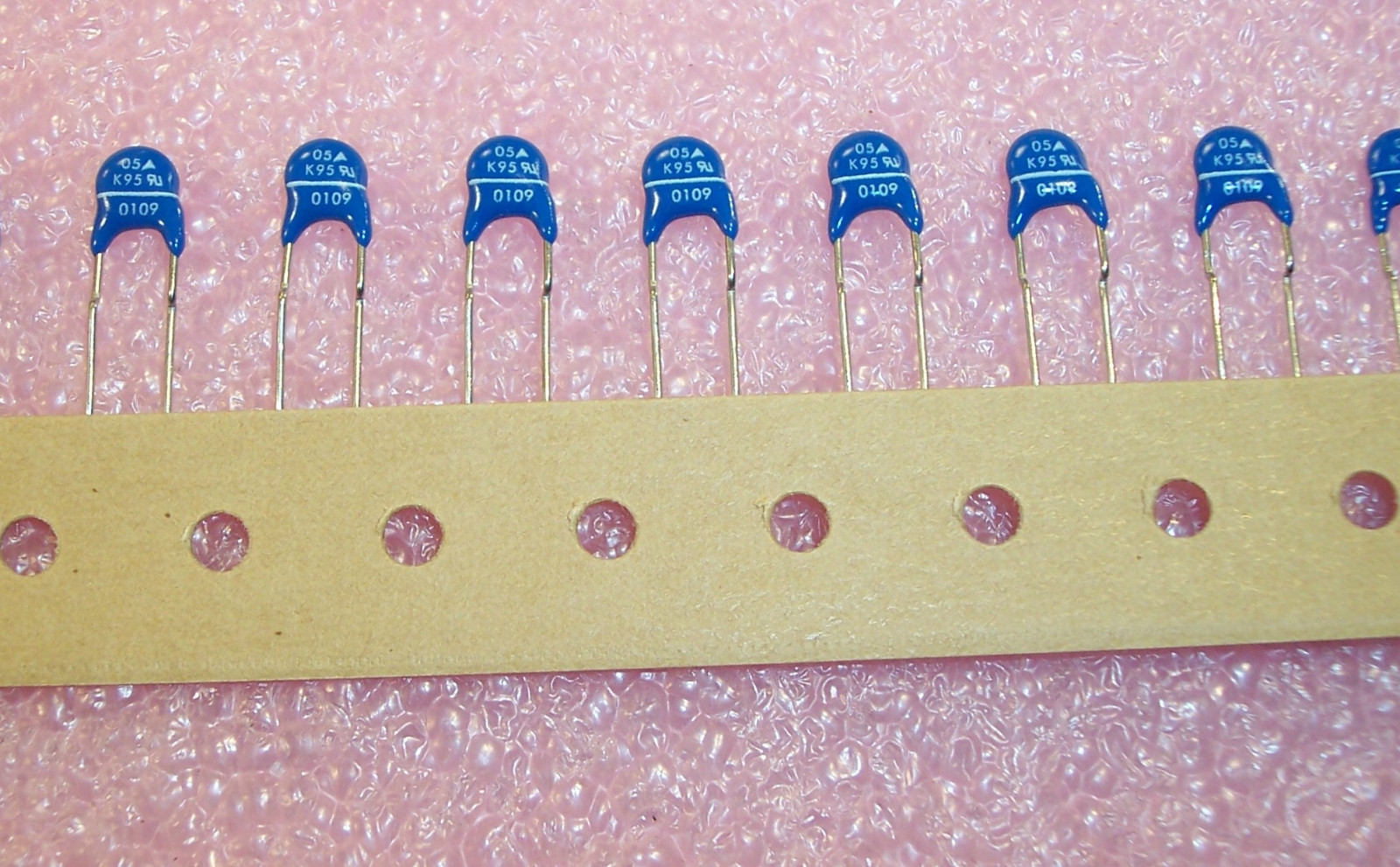 QTY (100) S05K95 EPCOS 5mm 95V METAL OXIDE VARISTORS 05K95 ON CUT TAPE