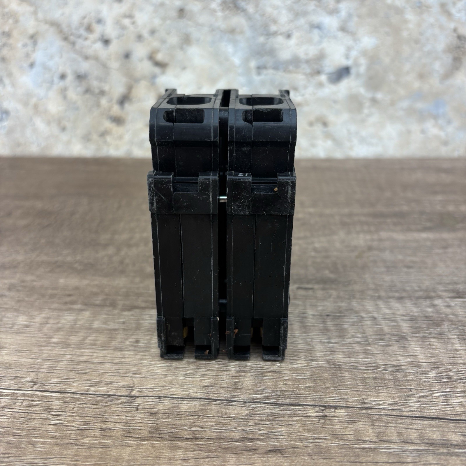 Square D HOM2100 Homeline 100A 2-Pole 120/240V AC Circuit Breaker Trip New
