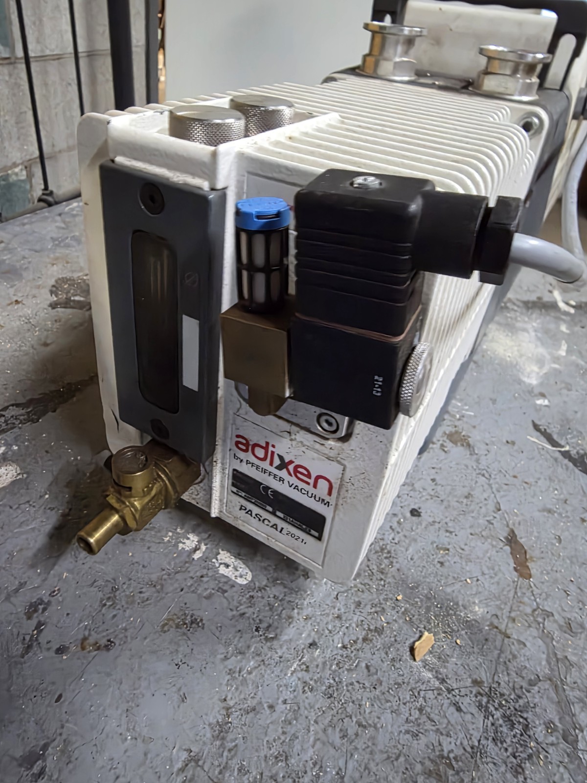 Pfeiffer Adixen 2021i Analytical Dual Stage Rotary Vane Vacuum Pump 100-120 V