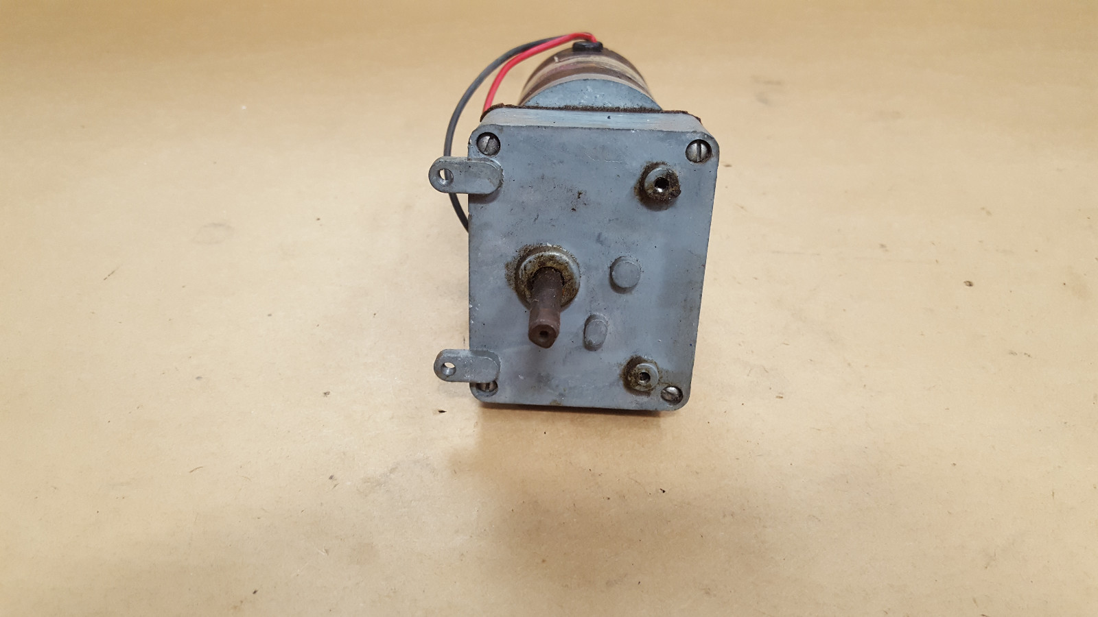 6VOLT, 129RPM, 8 LB TORQUE 5.6AMP, RAE CORPORATION MOTOR