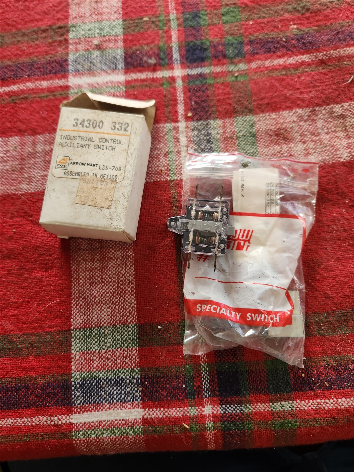 NEW Arrow Hart 34300-332 Auxiliary Switch *FREE SHIPPING*