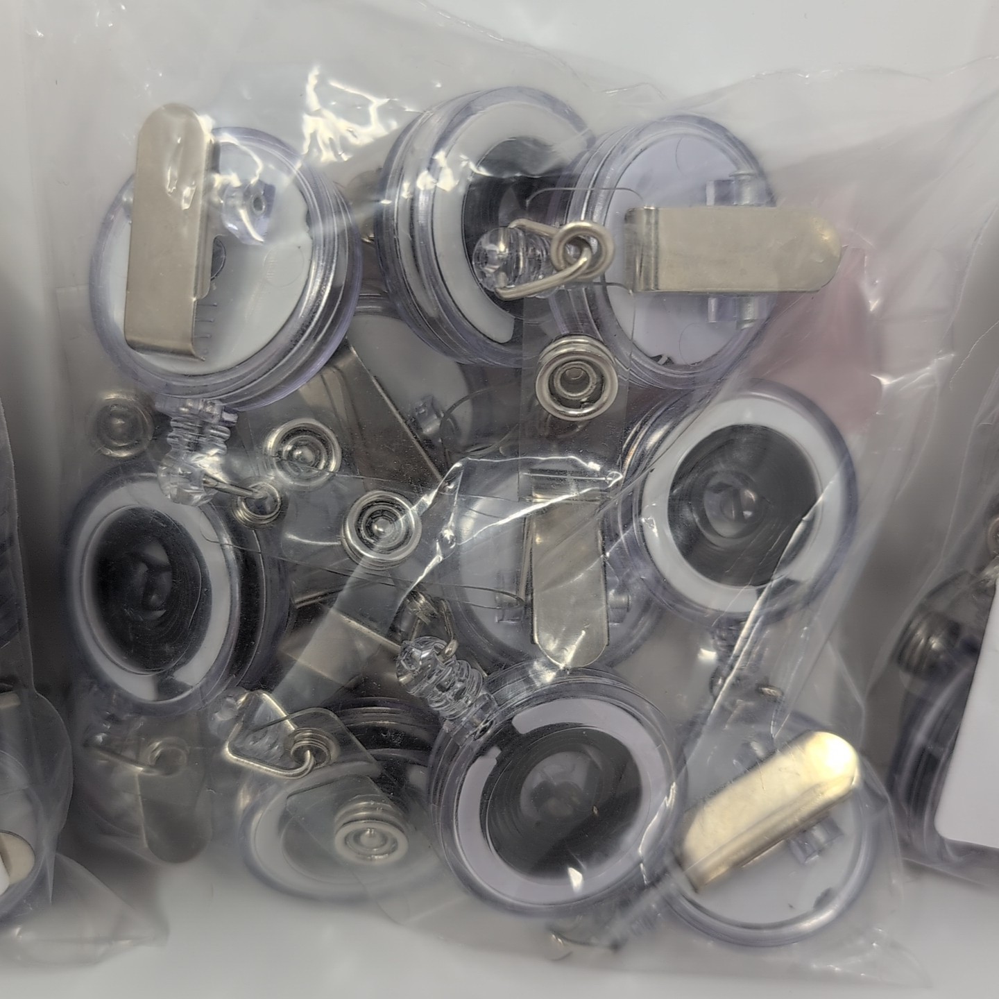 Lot of 36 Retractable Badge Reel w/ Belt Clip ULINE S-13757 High Quality – Clear