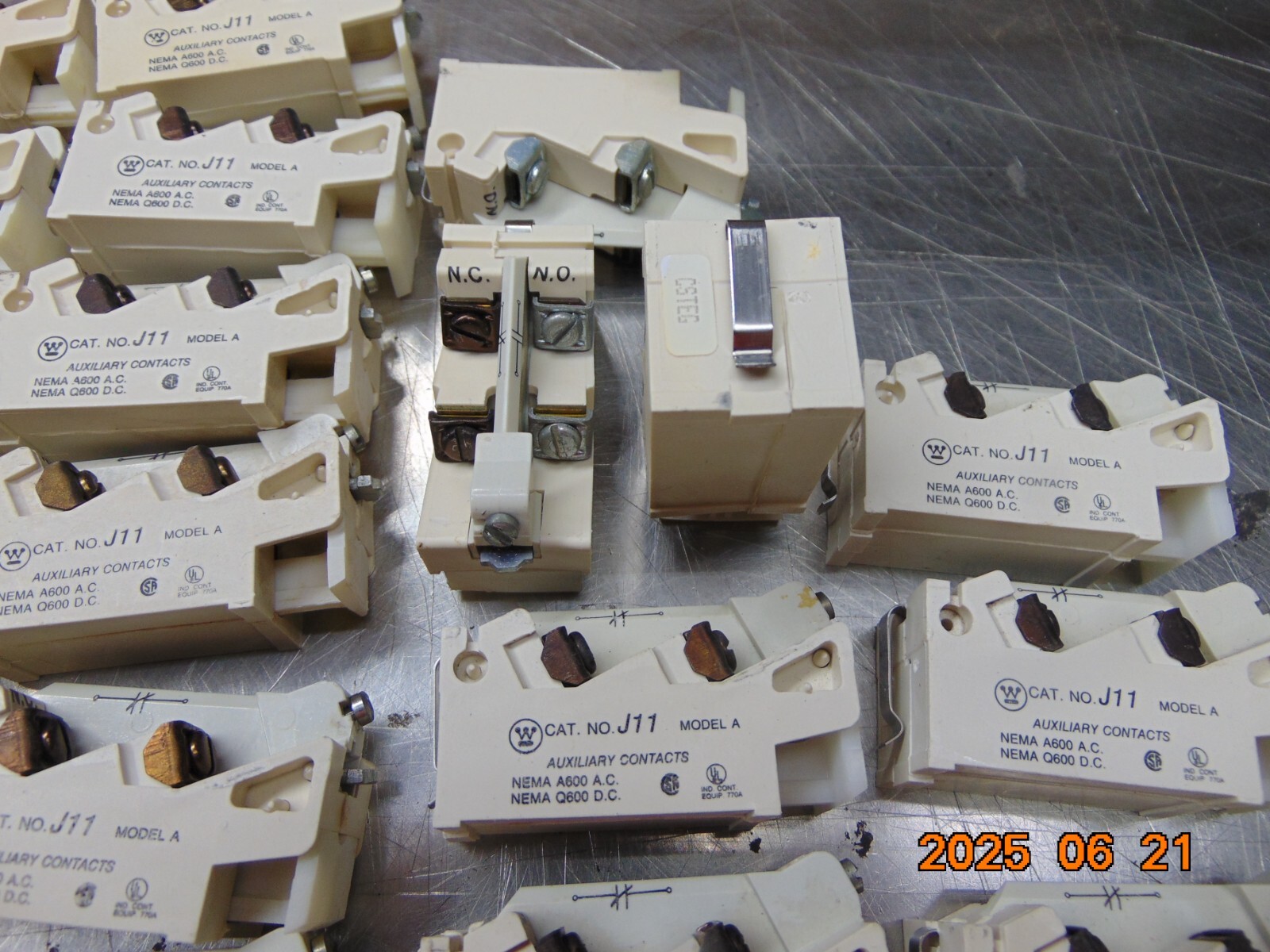 (1) J11 CUTLER HAMMER WESTINGHOUSE AUXILIARY CONTACT J11 1-N.O 1-N.C *CLEAN*