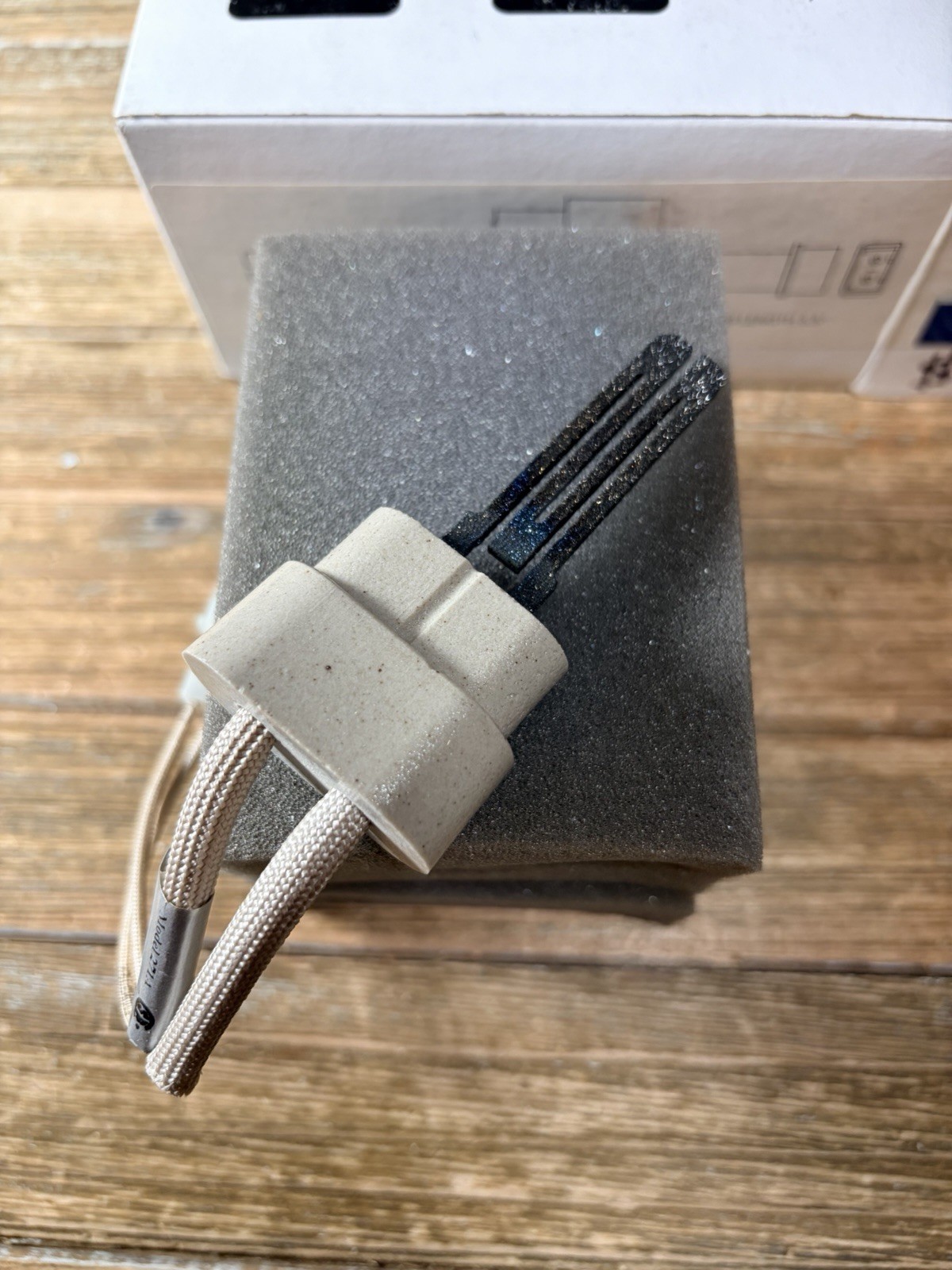 OEM White-Rodgers Emerson Furnace Ignitor 120 volt 60Hz 767A-369 L37-698