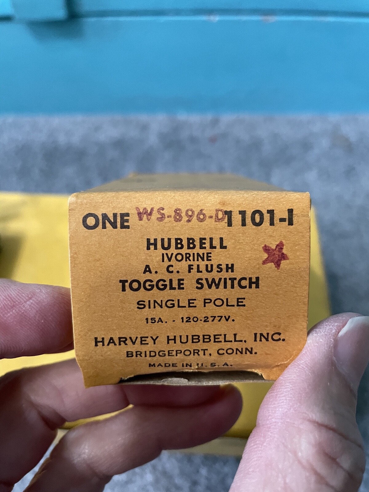 NEW 10 BOXES HARVEY HUBBELL A.C. FLUSH TOGGLE SWITCHES #1101-1 IVORINE WS-896-D