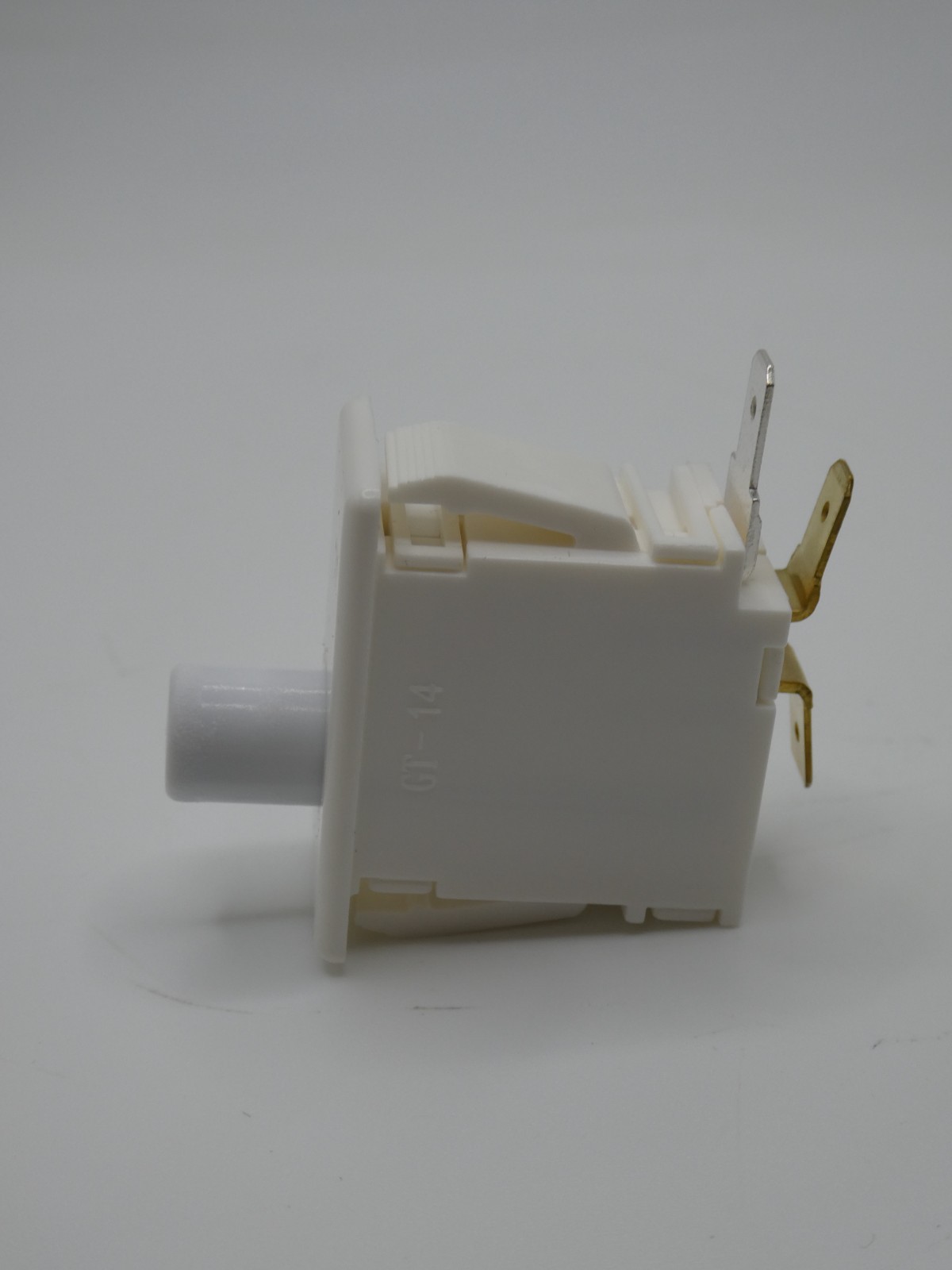 Cherry, Snap-In Panel Mount, Momentary E69-40A, SPDT 10A@250VAC «Lot of 4»