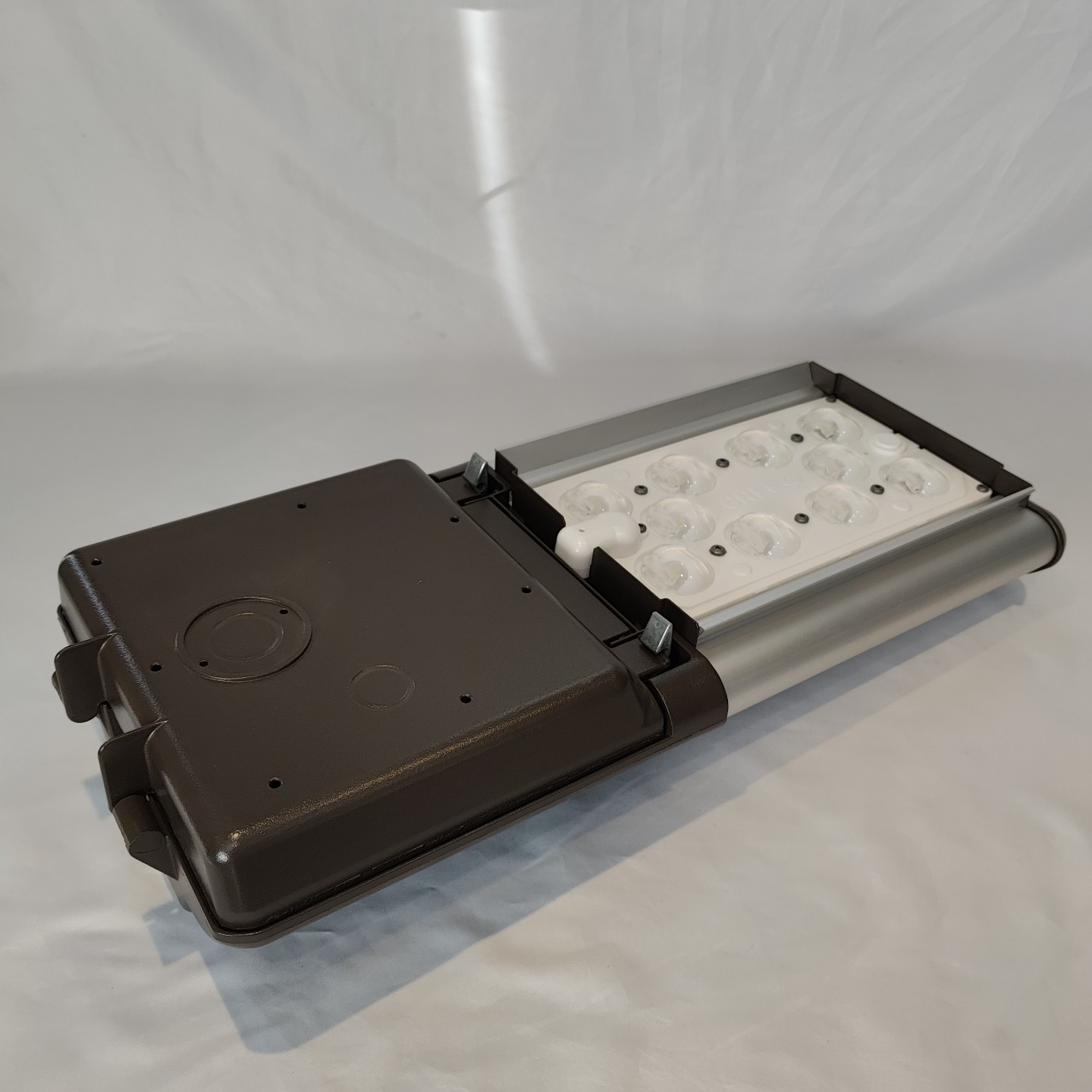 CREE LIGHTING OVERHEAD STREET LIGHT STR-LWY-3ME-HT-1-F-UL-BZ-A-57K 120-277V