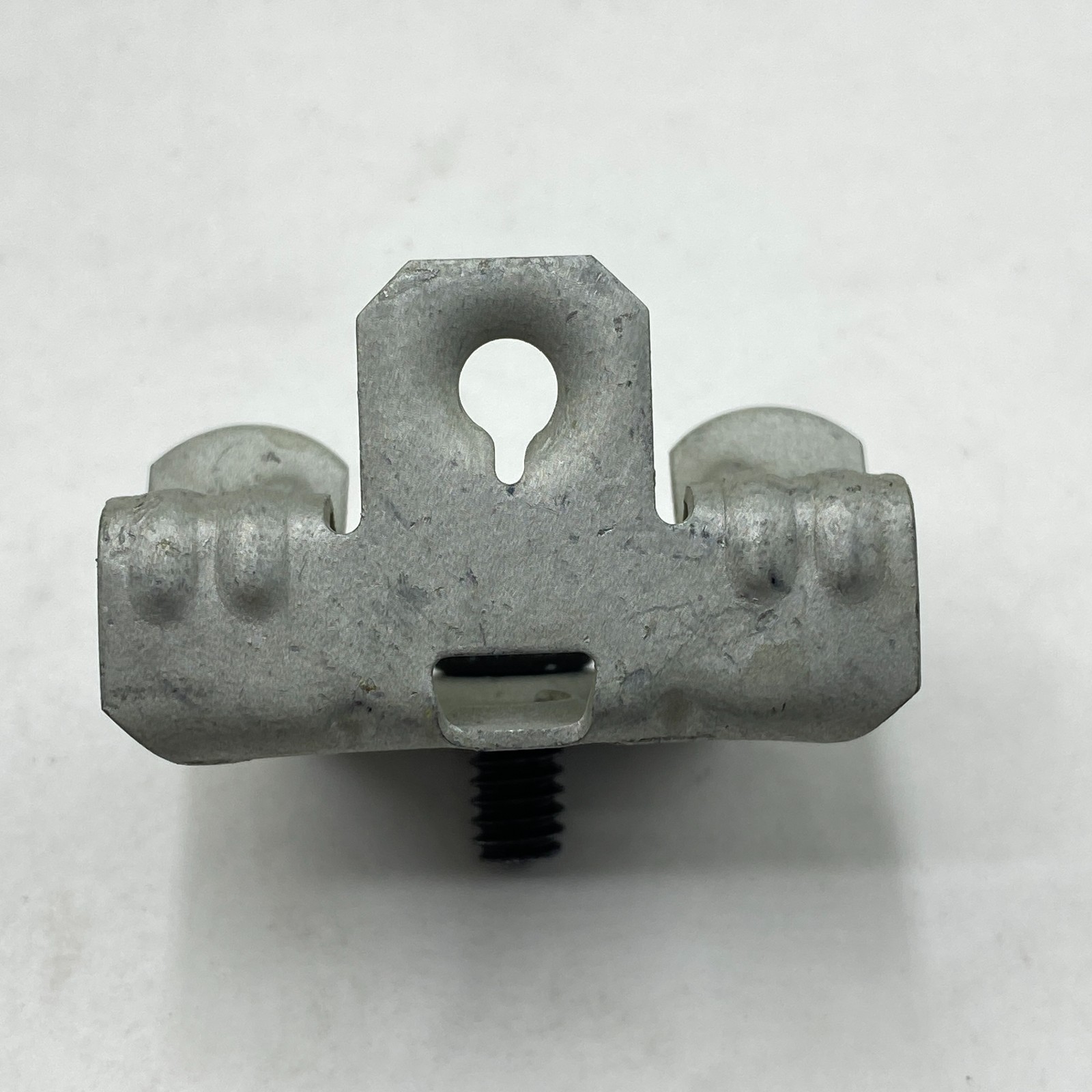 BOX OF 100 Nvent Caddy M24S Universal Beam Clamps 1/8″-1/4″ Flange w/Stud Bottom
