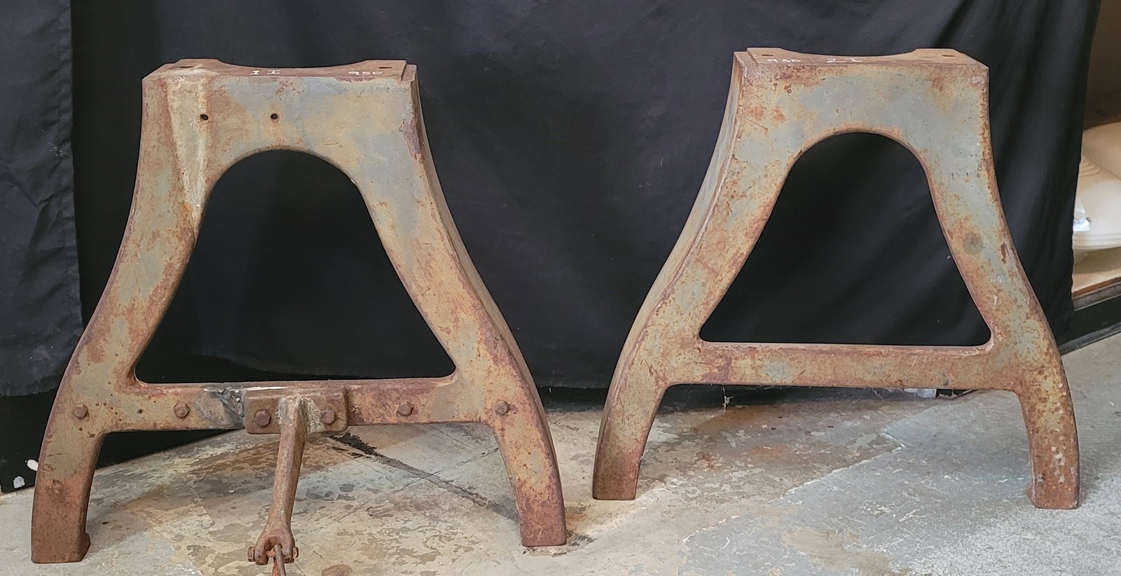 Pair of Cast Iron Factory Machine Tapered Table Base Legs 20 1/2″ T GS00688