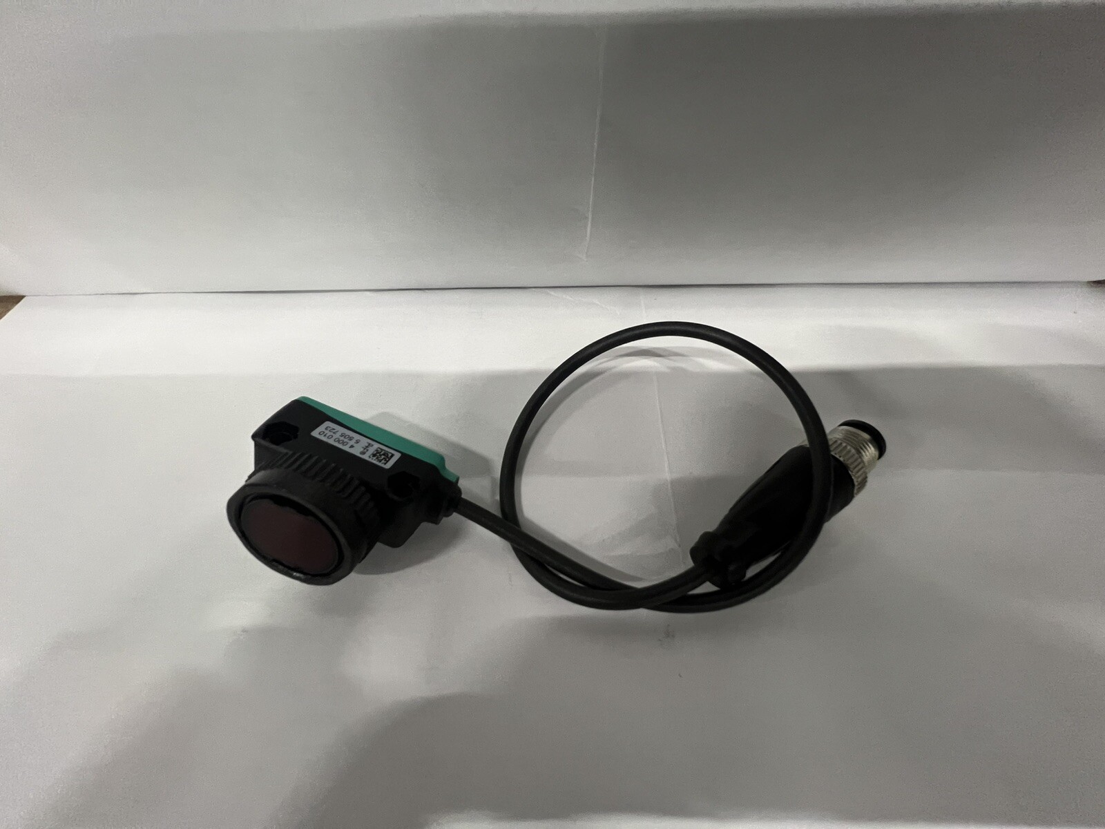 PEPPERL & FUCHS OBR6000-R103-2EP-IO-0.3M-V1 SENSOR 10-30VDC NPN-PNP NNB