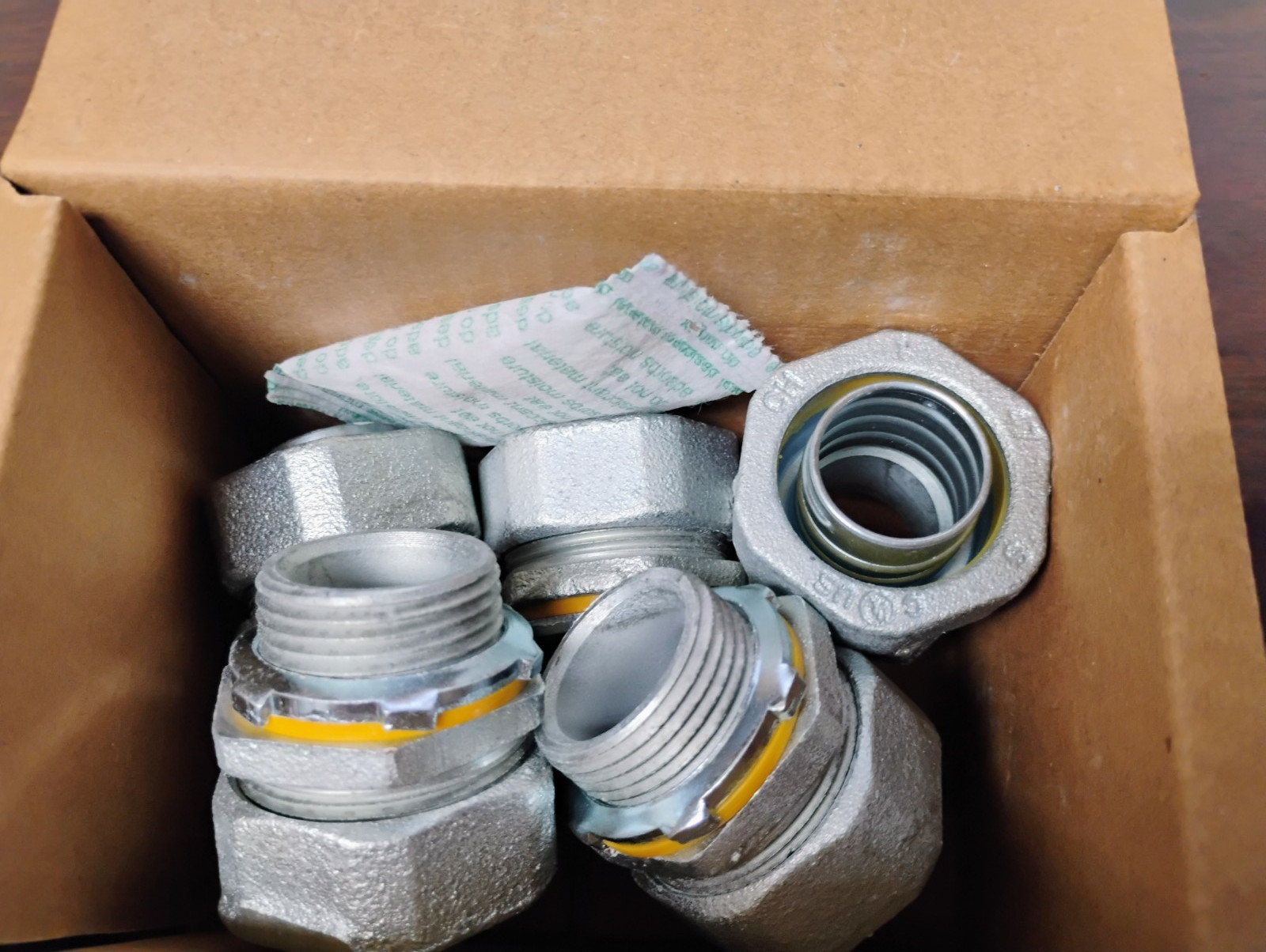 EATON LT100 1″ LIQUID-TIGHT STRAIGHT CONNECTORS MALLEABLE IRON NEW BOX OF 5 EACH