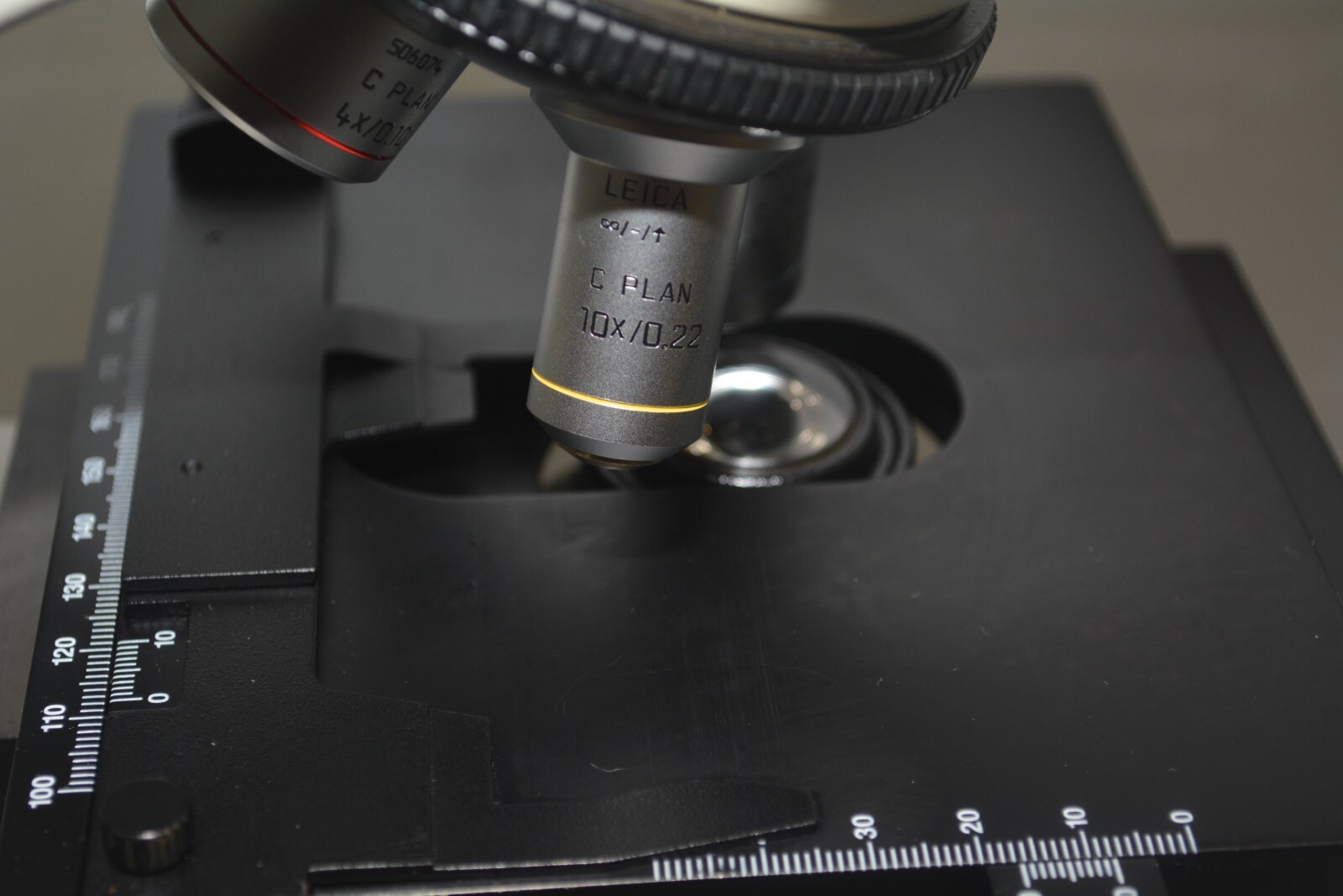 ^ Leica DME Upright Compound Microscope w/ 4x 10x 40x 100x Objectives #X1104