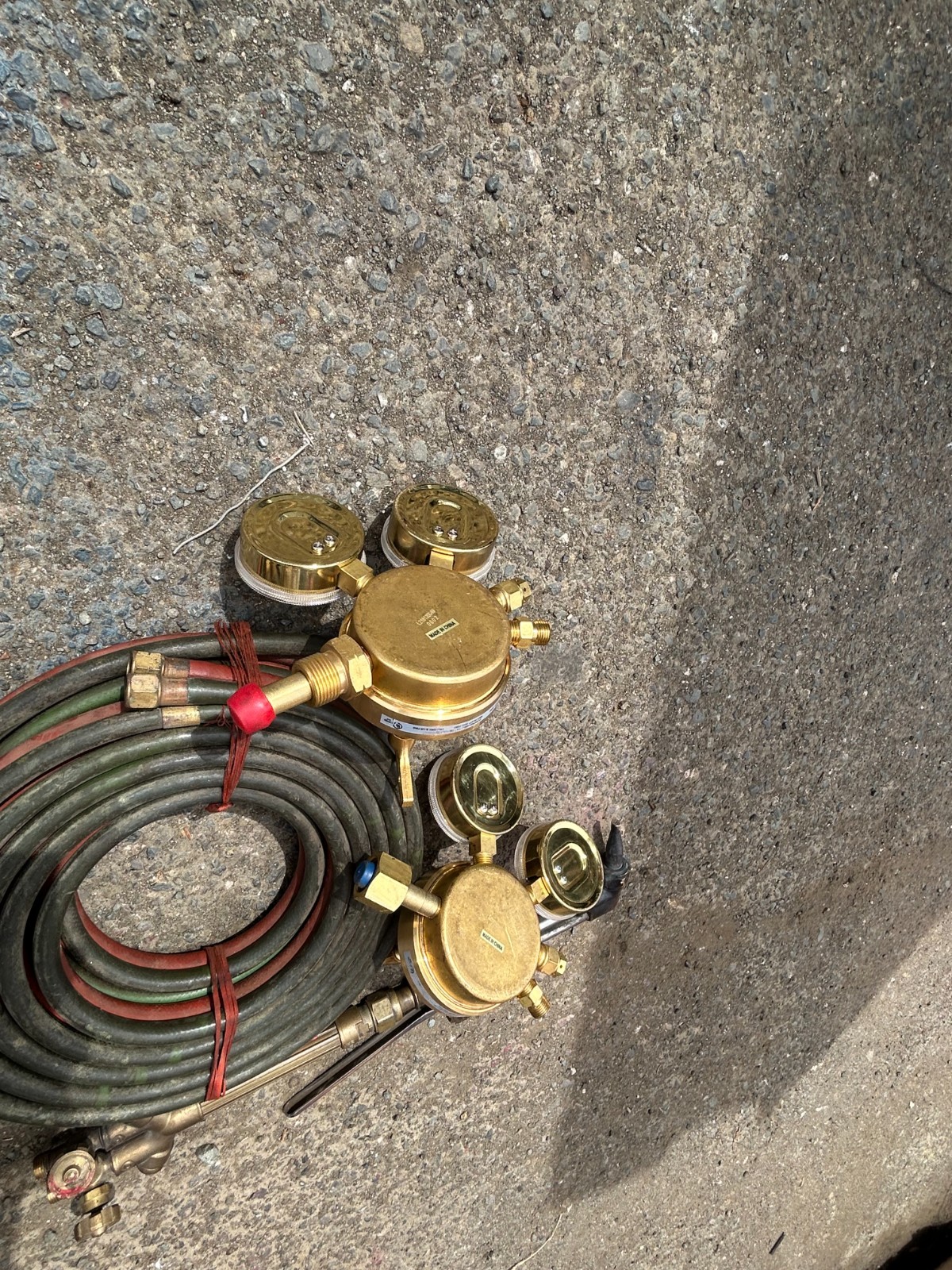 Victor Journeyman cutting torch with hose and Gentec gauges