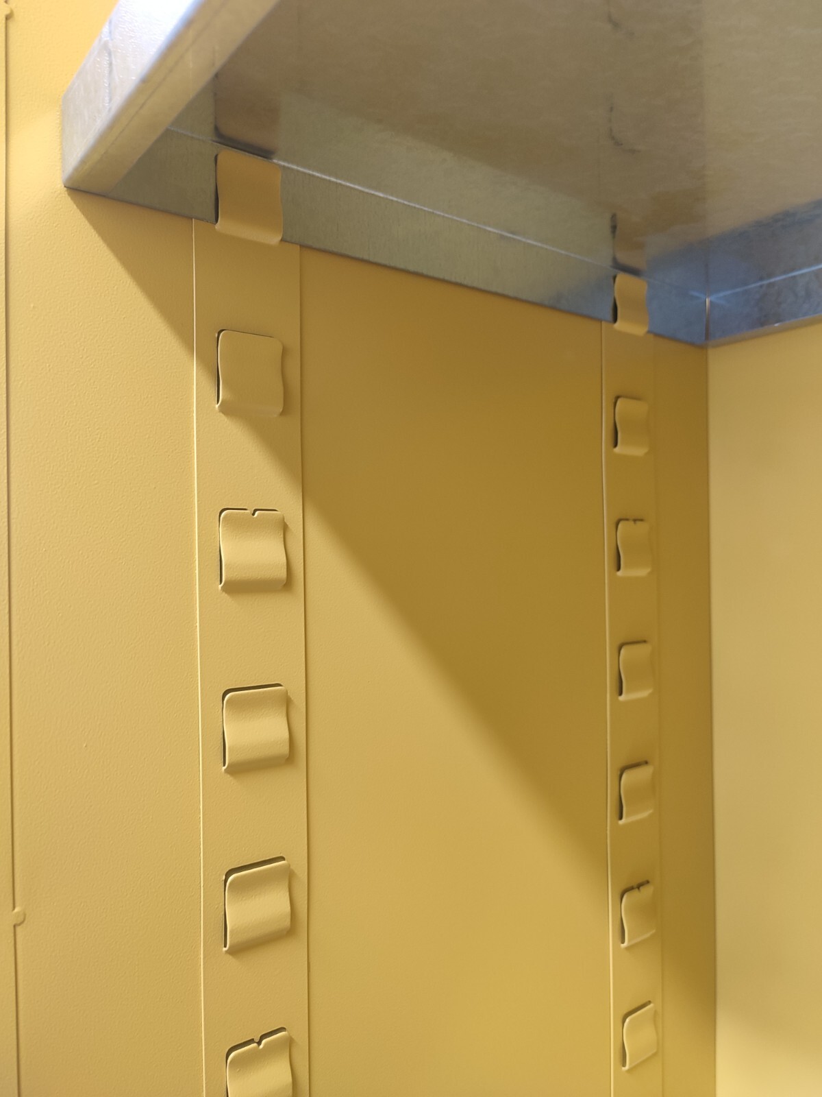 78Gallon Safety Flammable Storage Cabinet 23.2×18.1×64.96in w/2 Adjustable Shelf
