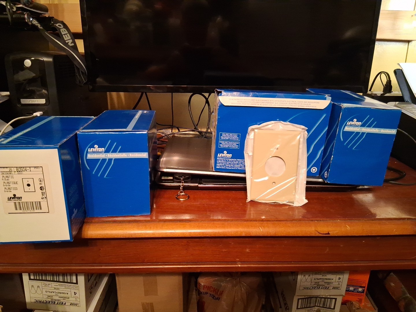 4 Boxes Of 25 Leviton 078477570005