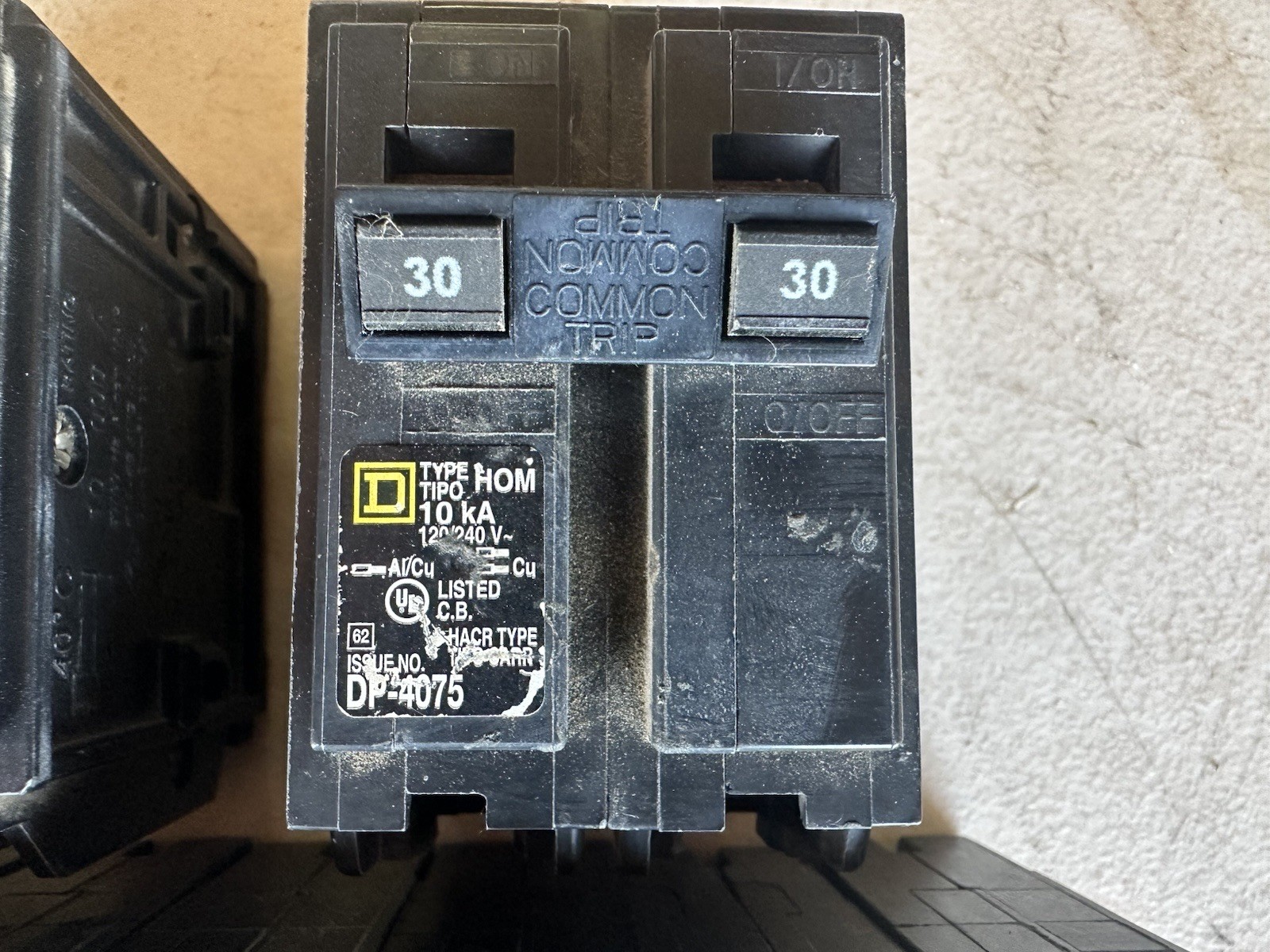 LOT OF 11* Square D HOMT1515 & 2020 15 & 20 Amp 1-Pole Tandem Circuit Breaker