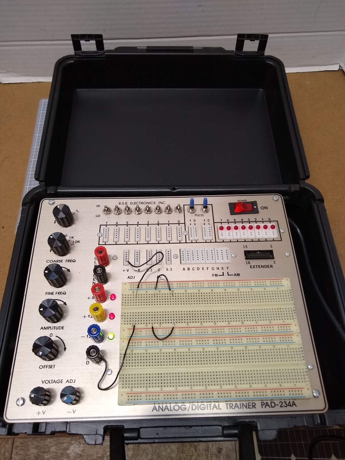 RSR Electronics PAD-234A Electronix Express Assembled Digital/Analog Trainer