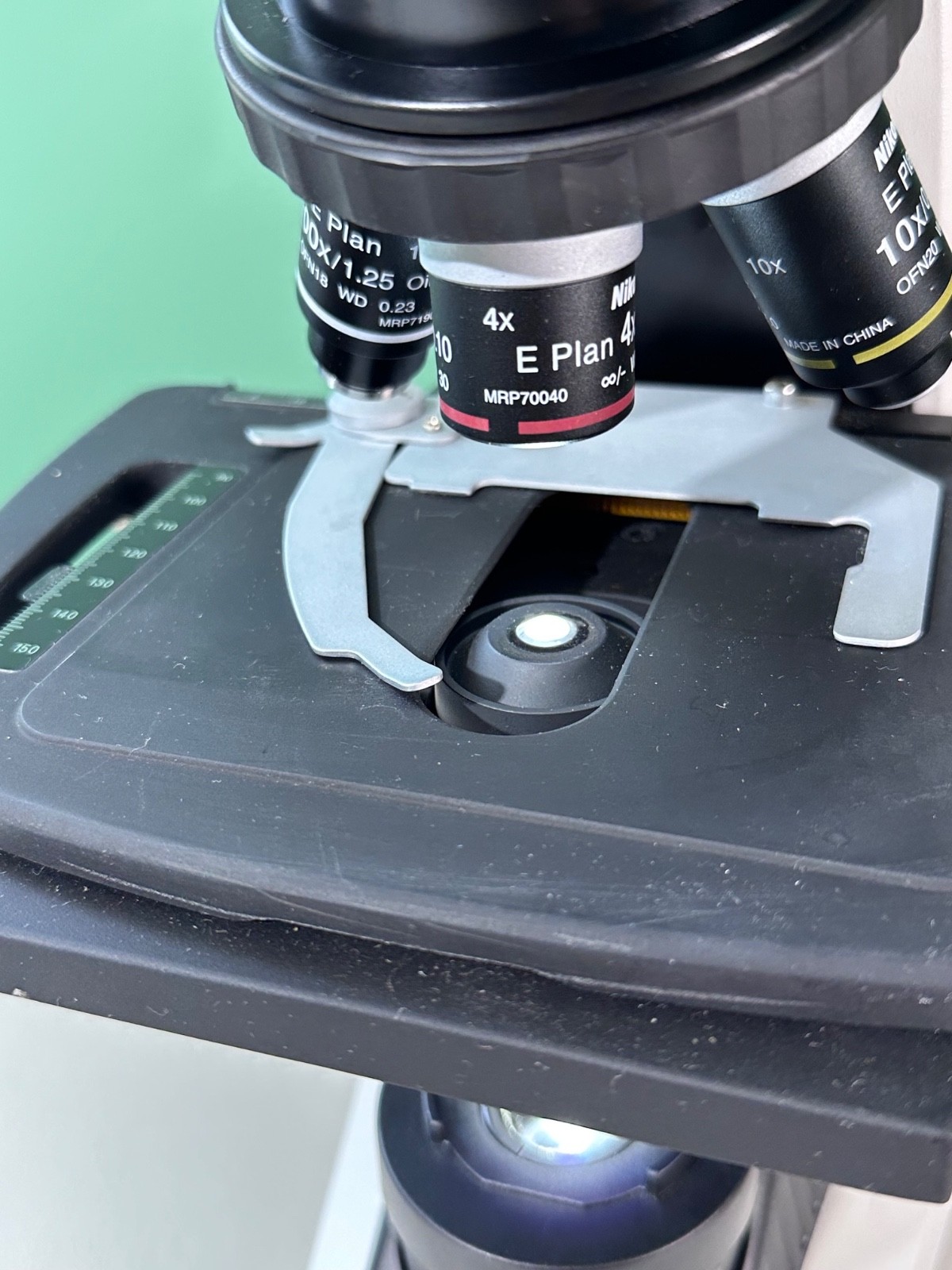 Nikon Eclipse E200 Binocular Microscope 4x 10x 40x 100x Oil LED Excellent