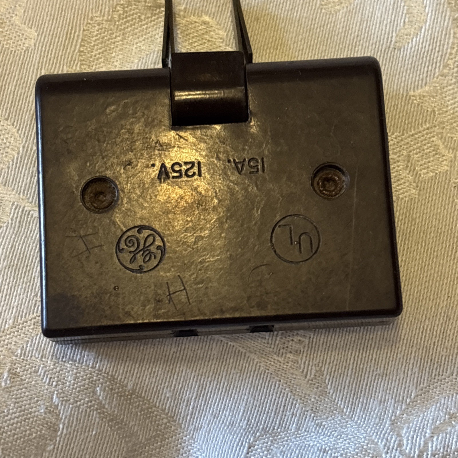 General Electric 3 Outlet Wall Hugger Plug Adapter Brown Vintage US.