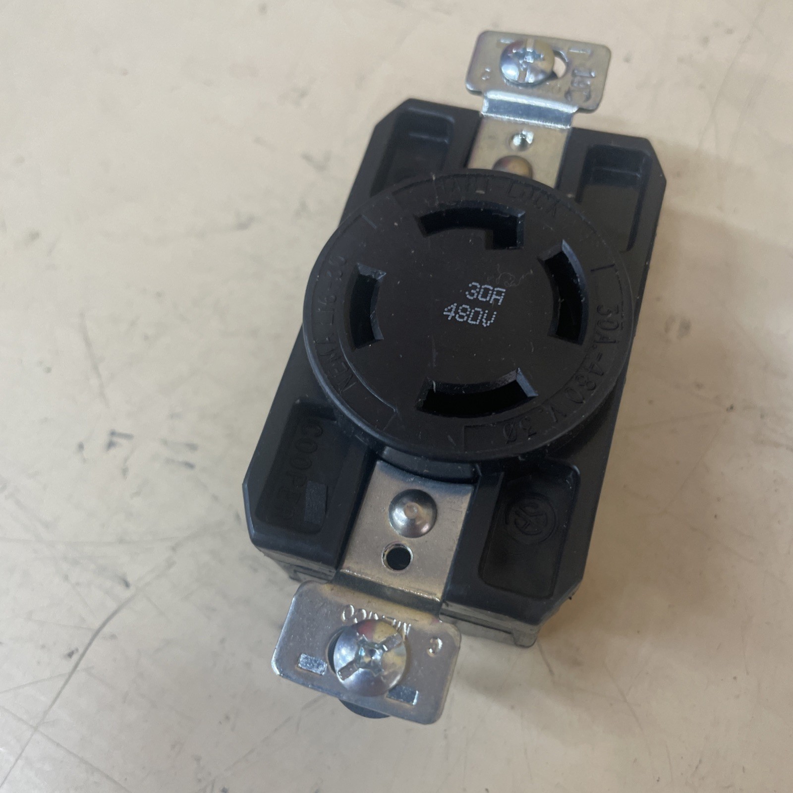 Cooper Arrowhart AHL1630R Hart Lock Single Receptacle L16-30R 3P 30A 480V