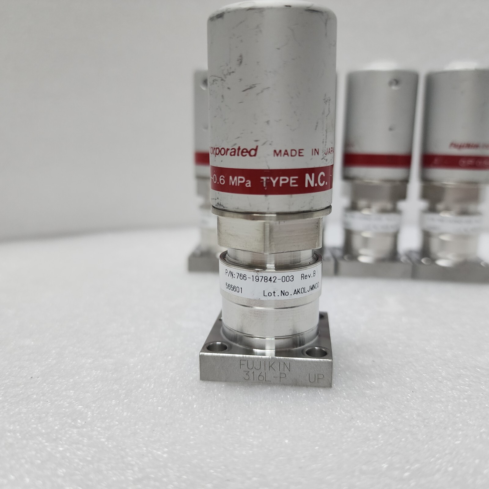 5 Fujikin 0.P 0.5-0.6 MPa, Lam 766-197842-003 Rev B, C No. 565601 NC Valve,96923