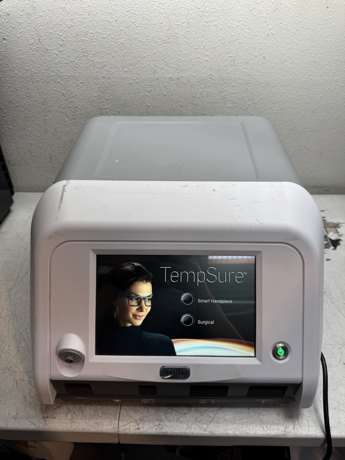 CYNOSURE TEMPSURE MACHINE UNTESTED DEVICE FOR SALE AS IS POWER ON TEST ONLY!