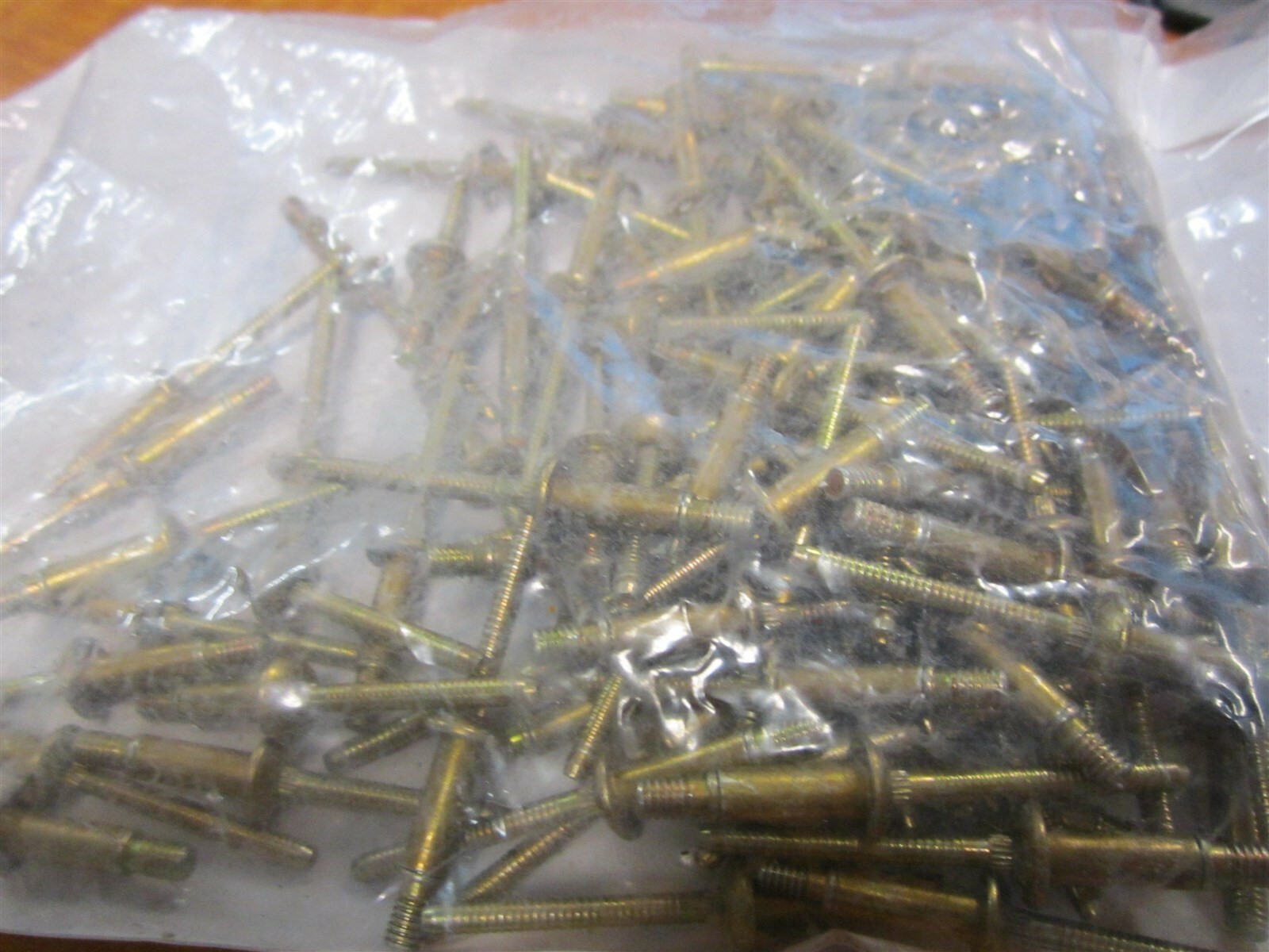 Lot Of 100 MAGNABULB MBP-R6-M5-PKT 3/16″ Blind Dome Rivets, Head Dia .385″