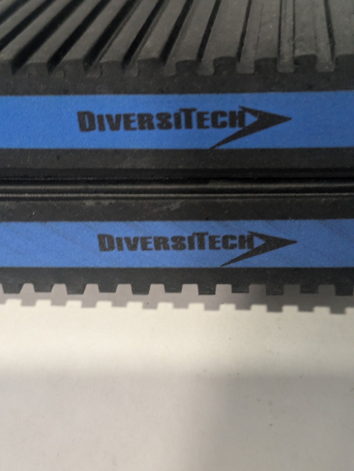 4-Pack DiversiTech MP-4E E.V.A. Anti-Vibration Pads 4″x4″x7/8″ HVAC Heavy Duty
