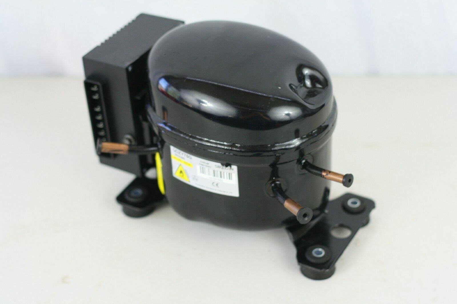 12V 24V DC Refrigeration Compressor Fridge Freezer Mobile Solar QDZY75G R600a