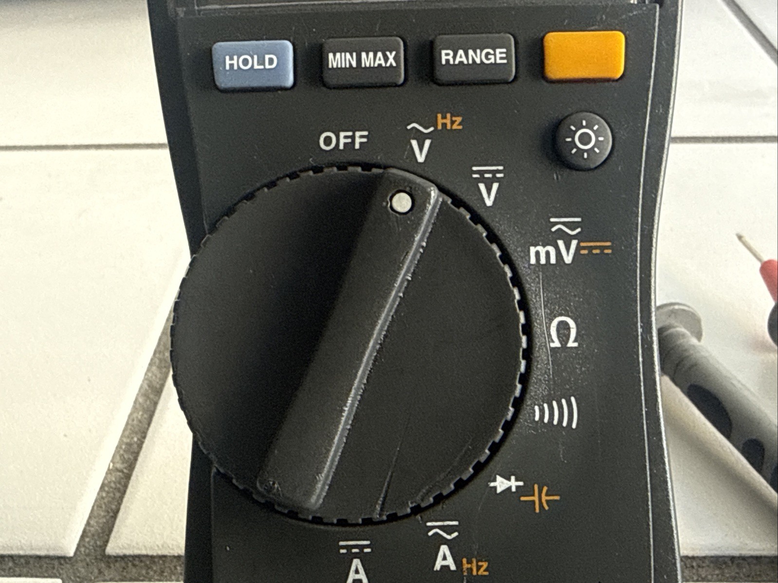 Fluke 115 True RMS Multimeter Leads 600V Cat III Ohms Range MV HZ Good