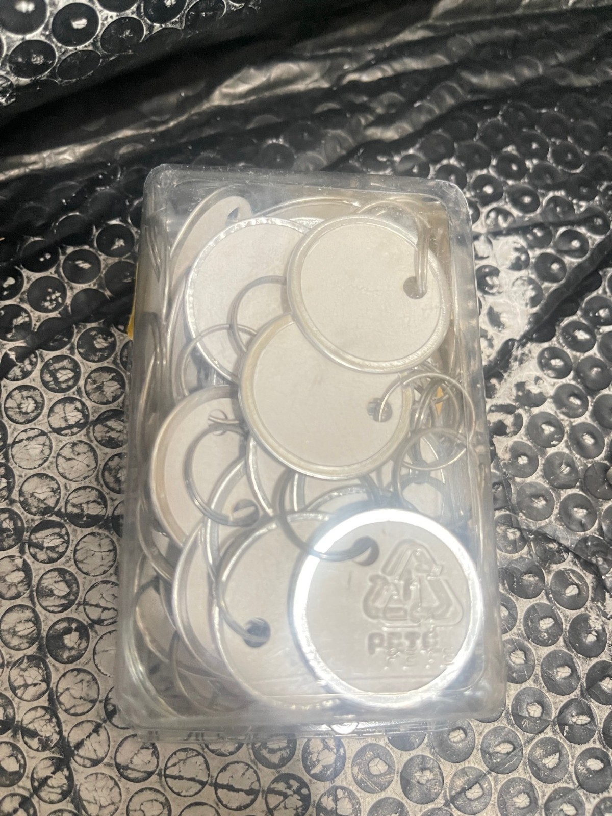 Avery 1-1/4″ Metal Rim Key Tags, Split Ring, White, 40 Tags 11025(R3)