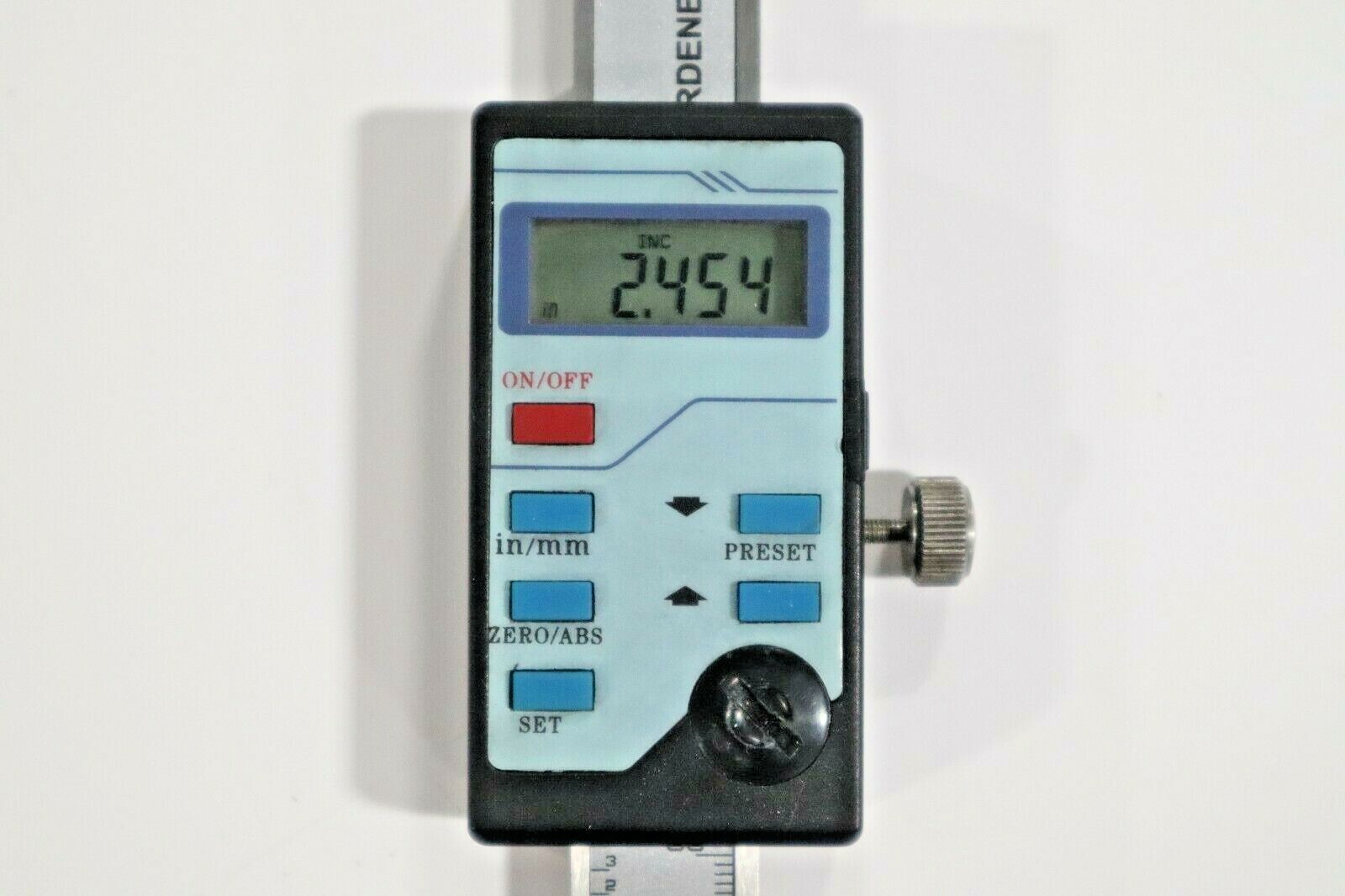 VERTICAL LINEAR SCALE WITH DIGITAL READOUT **VARIOUS SIZES AVAIABLE**