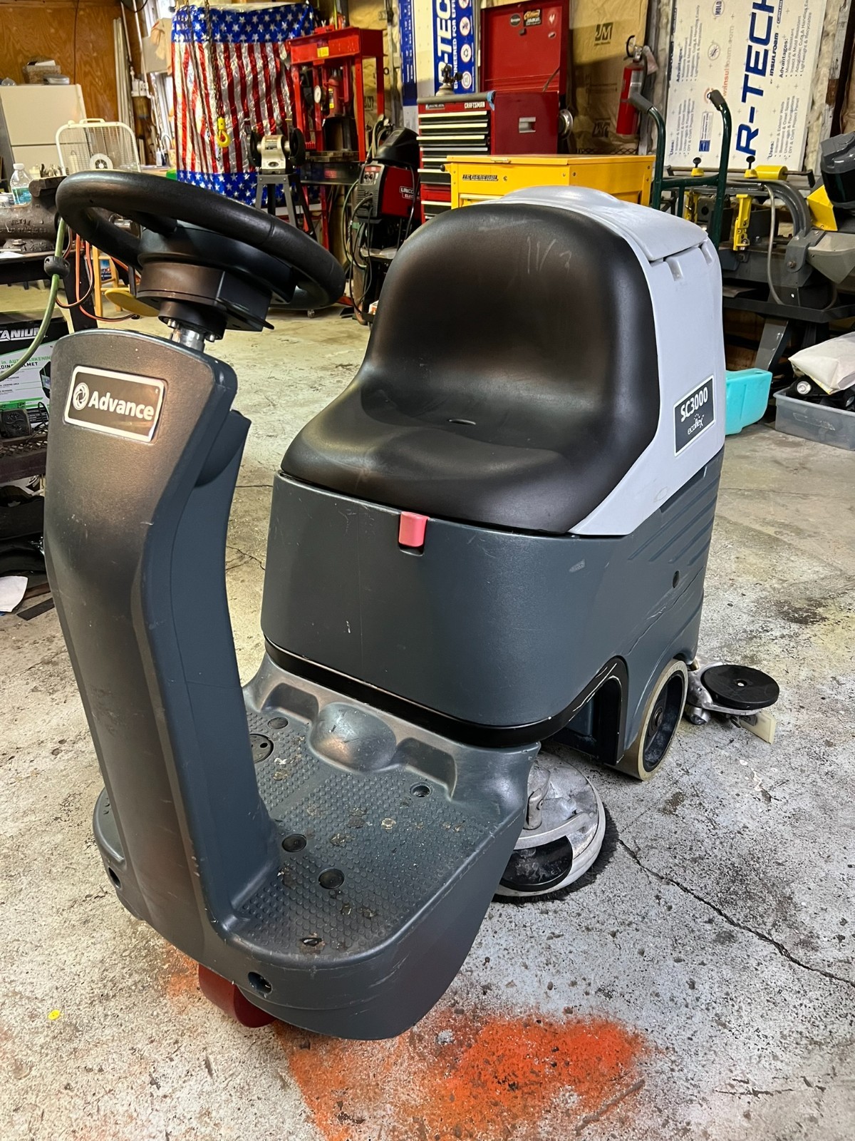 Advance SC3000 26D EcoFlex Ride-On Floor Scrubber