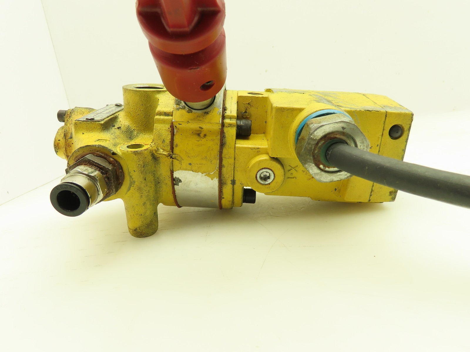 Ross Y2773A4082 Pneumatic Solenoid LOX Lock-Out Control Valve 3/2-Pos 120V 1/2″