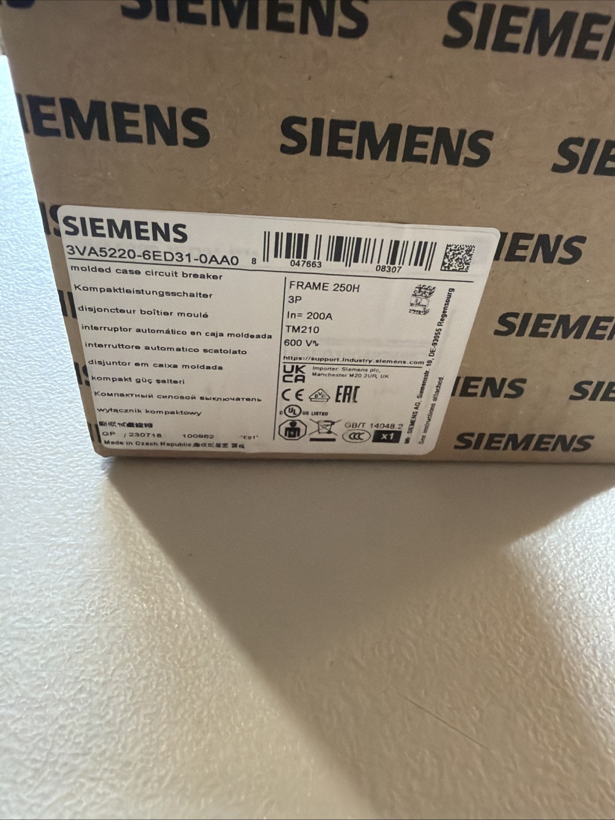 Siemens 3VA5220-5EC31-0AA0 200Amp 3-Pole Molded Case Breaker New In Box!!!!!!!!!