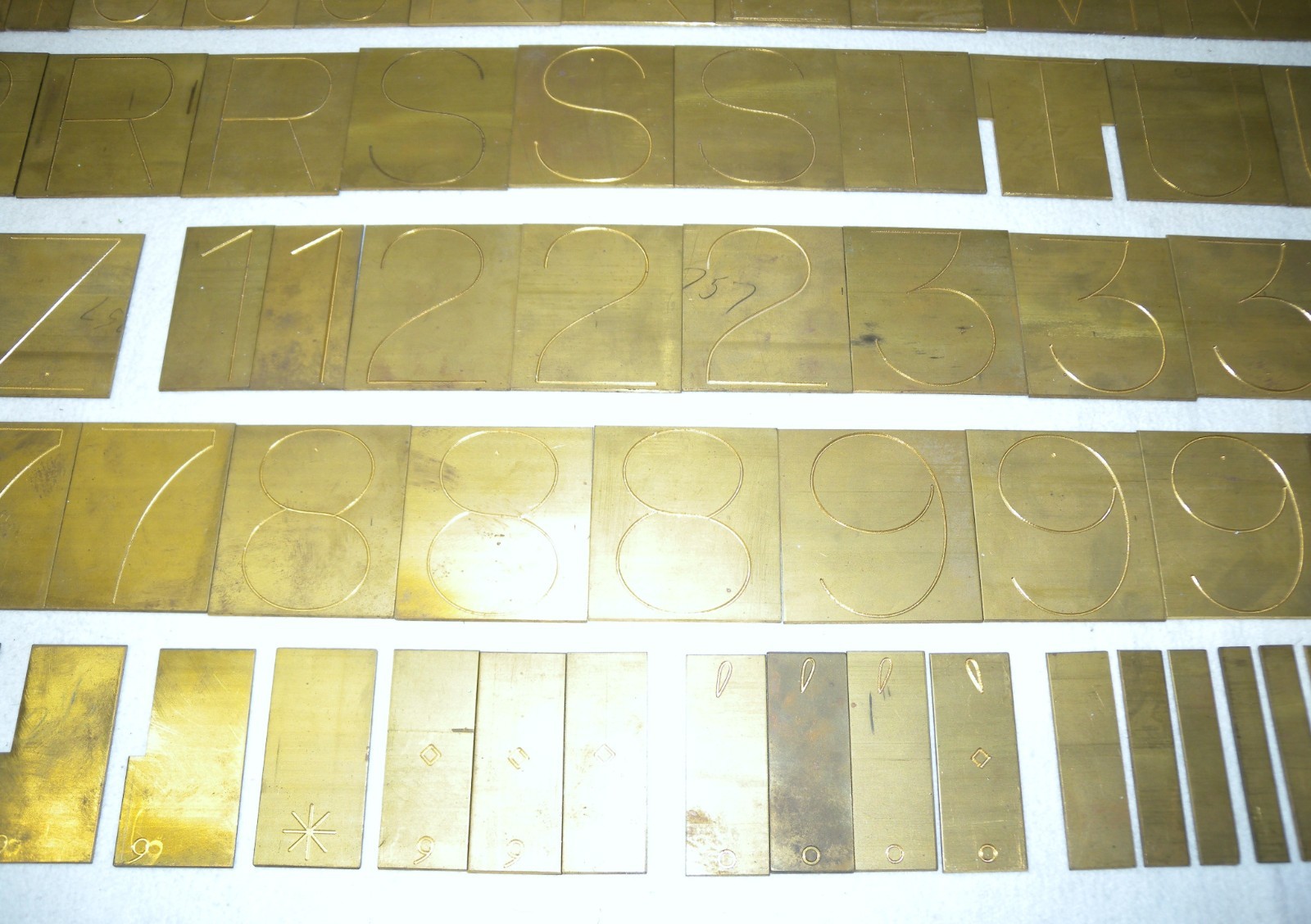 NEW HERMES ENGRAVOGRAPH 35-008 REGULAR BLOCK FONT SET, 2-1/2″ FONT TYPE SIZE