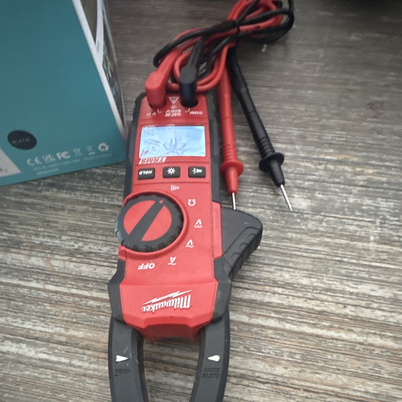 Milwaukee 2235-20 TRMS 400A Clamp Multimeter CAT III 600V NCV Backlight Leads